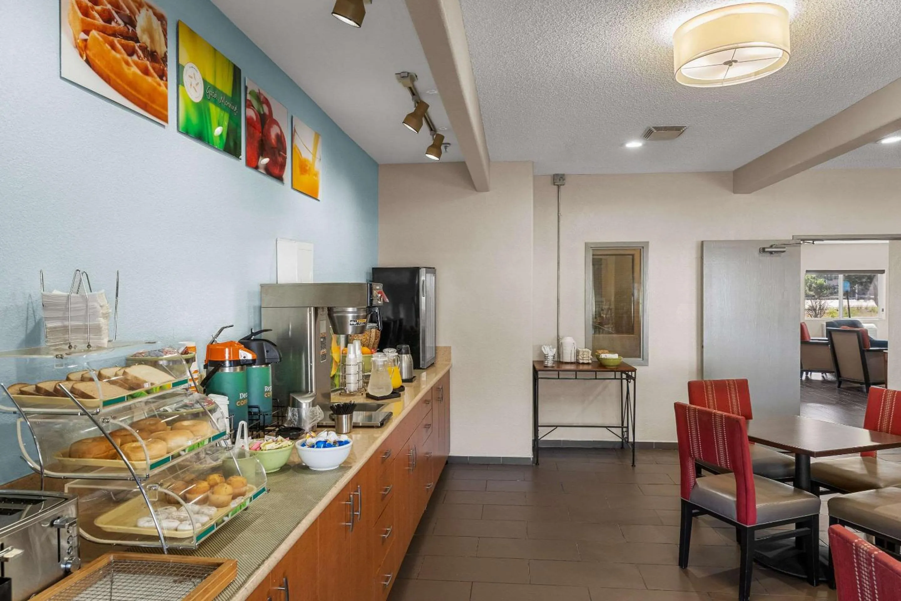 Breakfast in Quality Inn Denver Northeast Brighton