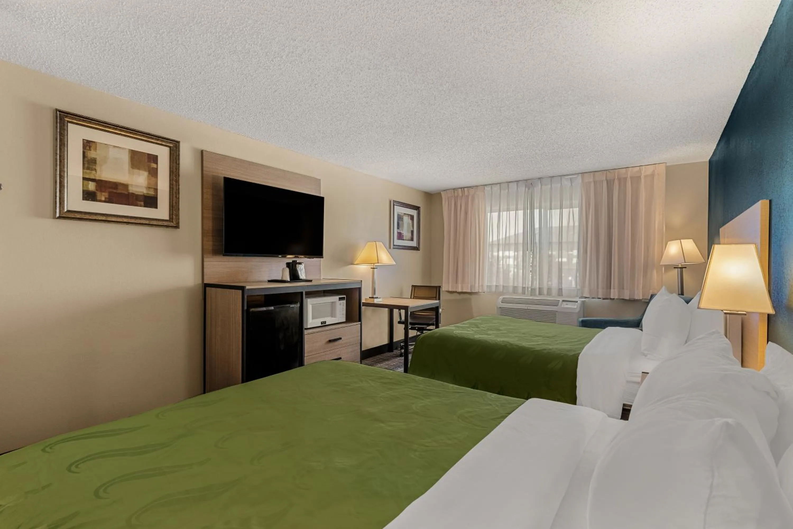 Bed in Quality Inn Denver Northeast Brighton