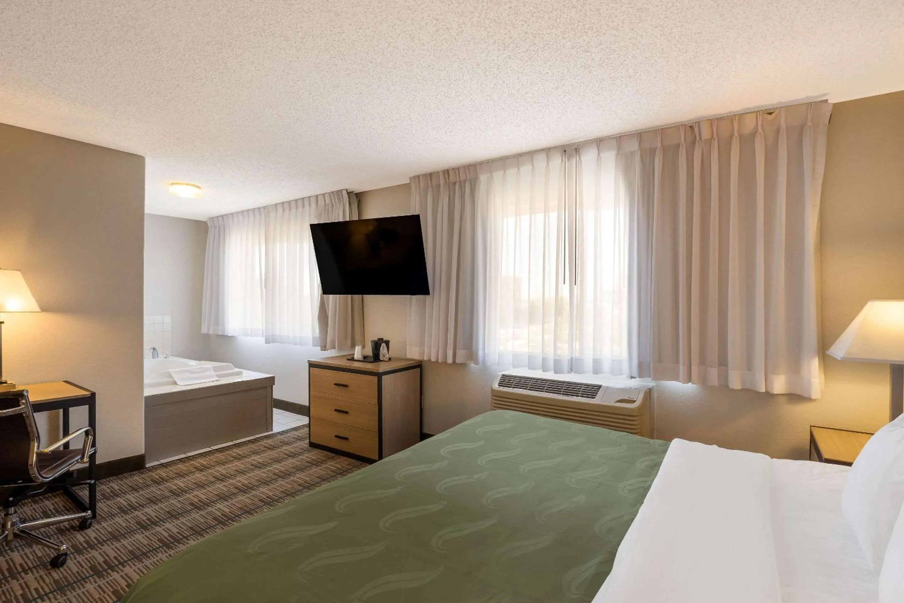 Bedroom, Bed in Quality Inn Denver Northeast Brighton