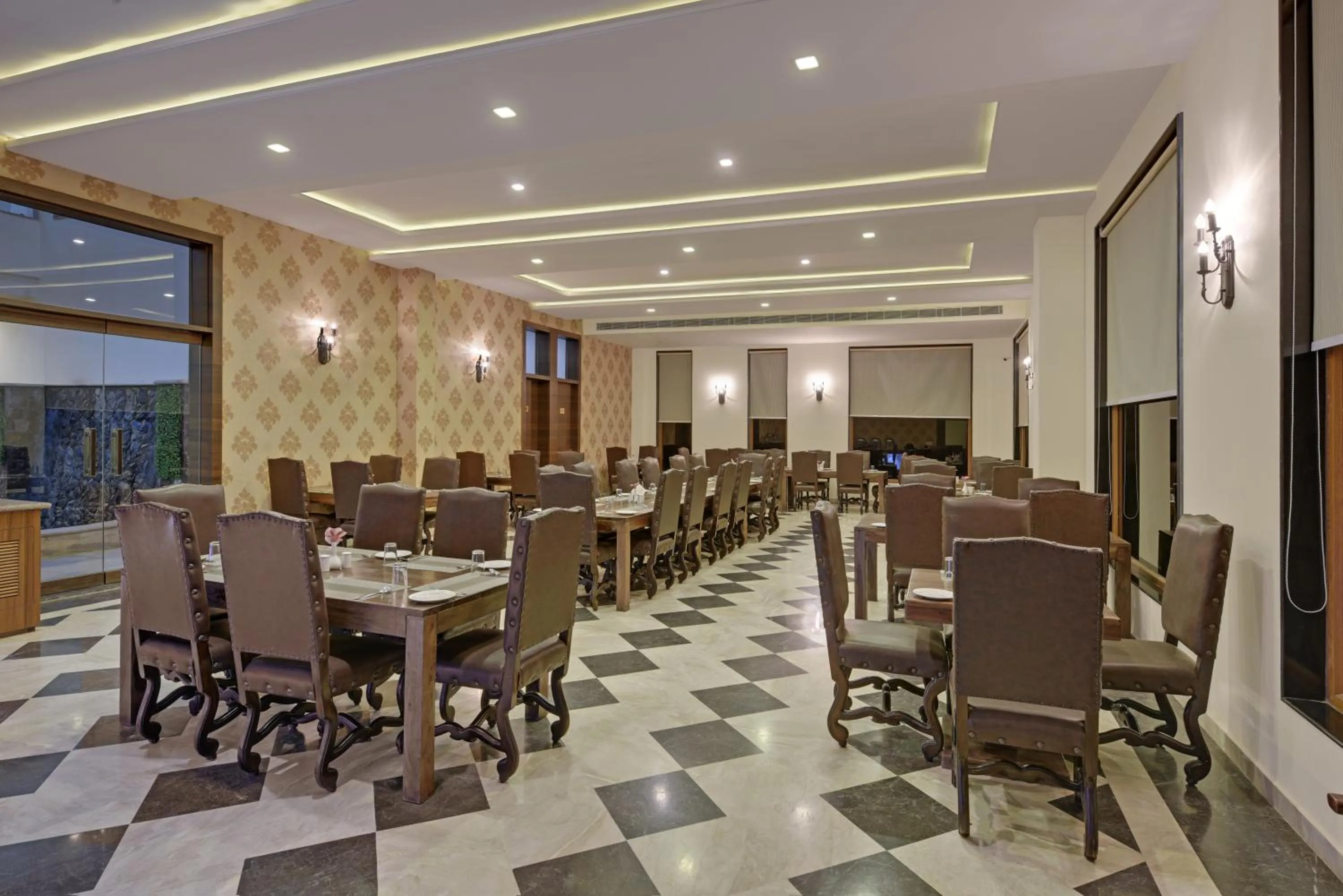 Restaurant/places to eat in Clarks Safari Ranthambore