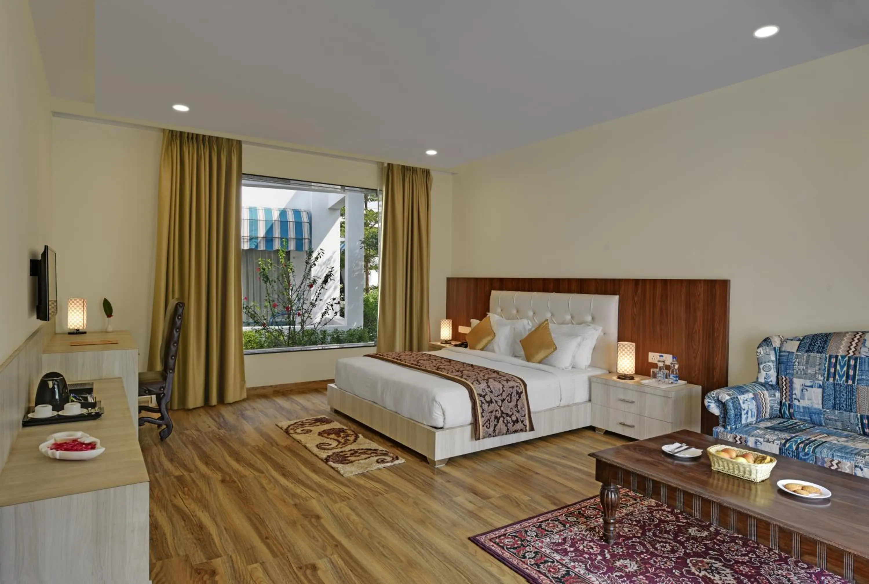 Photo of the whole room, Bed in Clarks Safari Ranthambore