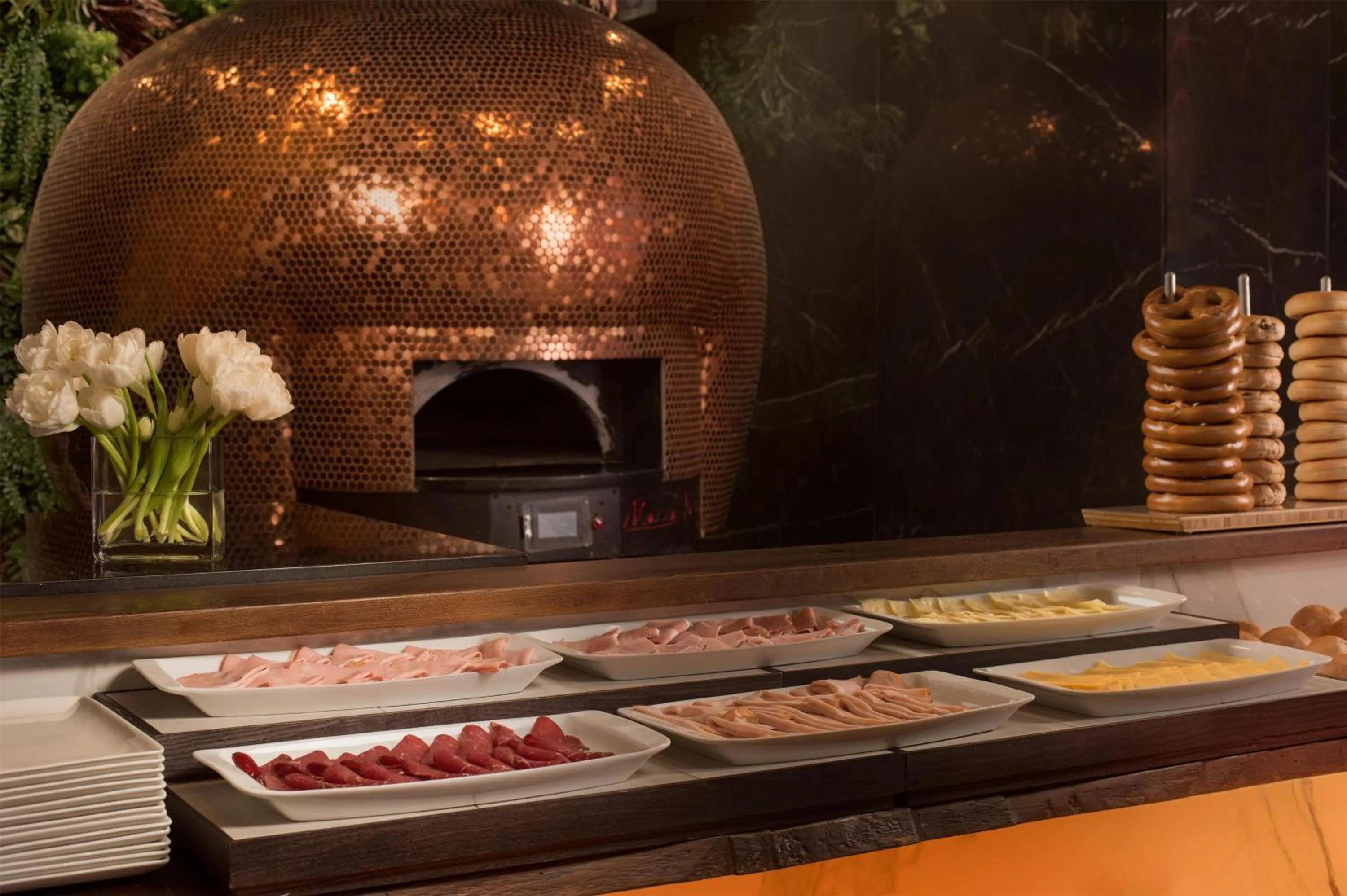 Restaurant/places to eat in NH Collection New York Madison Avenue