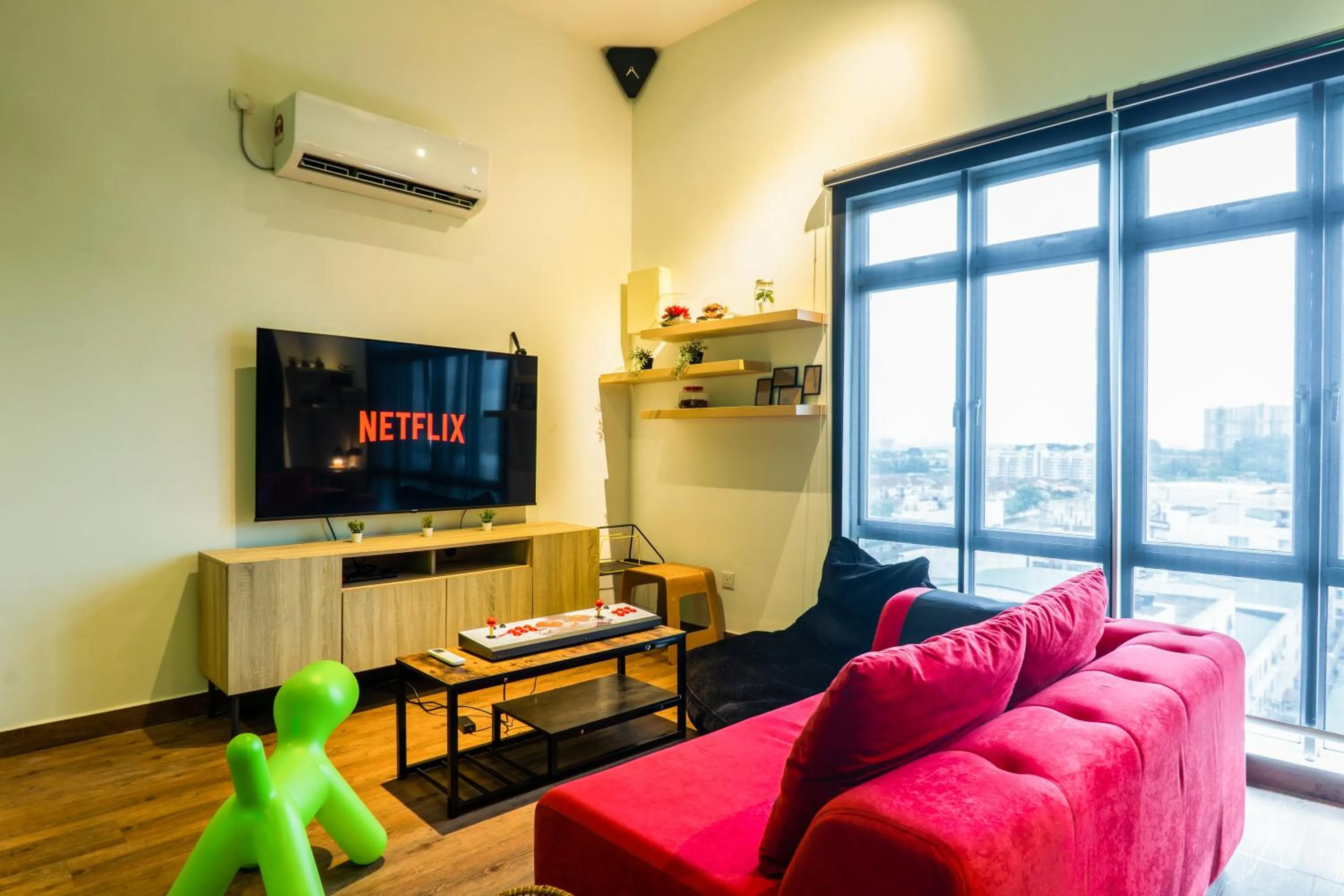 Manhattan Theme Suite by Nest Home at Austin Heights