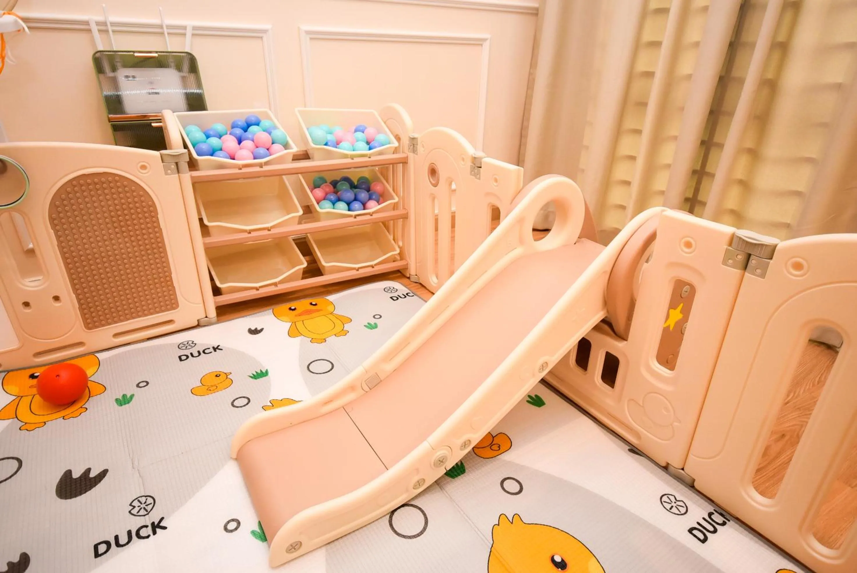 Manhattan Theme Suite by Nest Home at Austin Heights