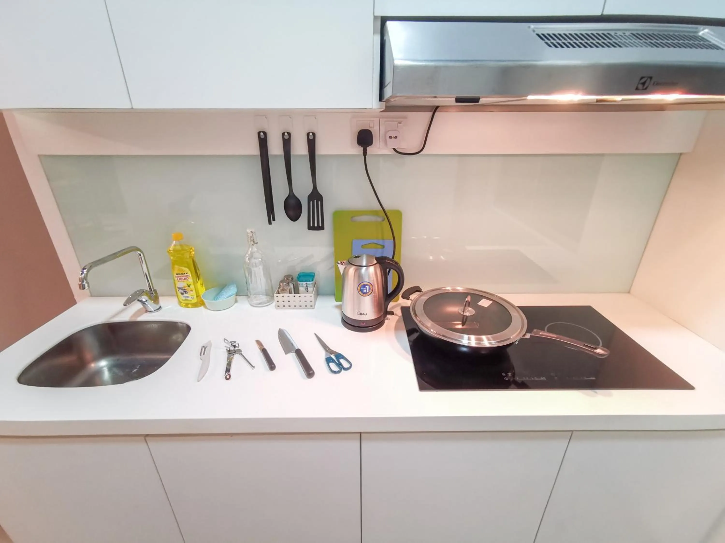 Manhattan Theme Suite by Nest Home at Austin Heights