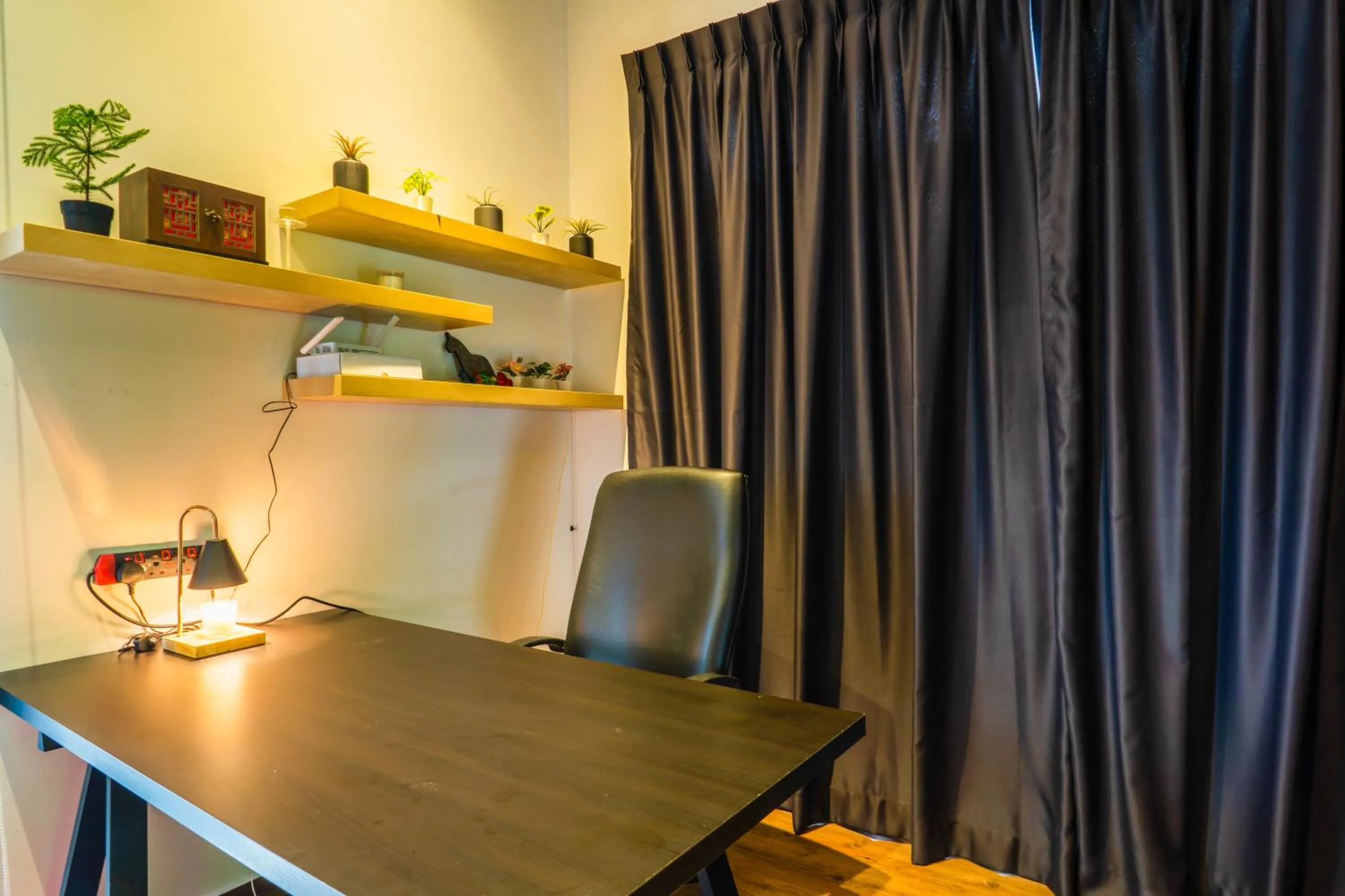 Manhattan Theme Suite by Nest Home at Austin Heights