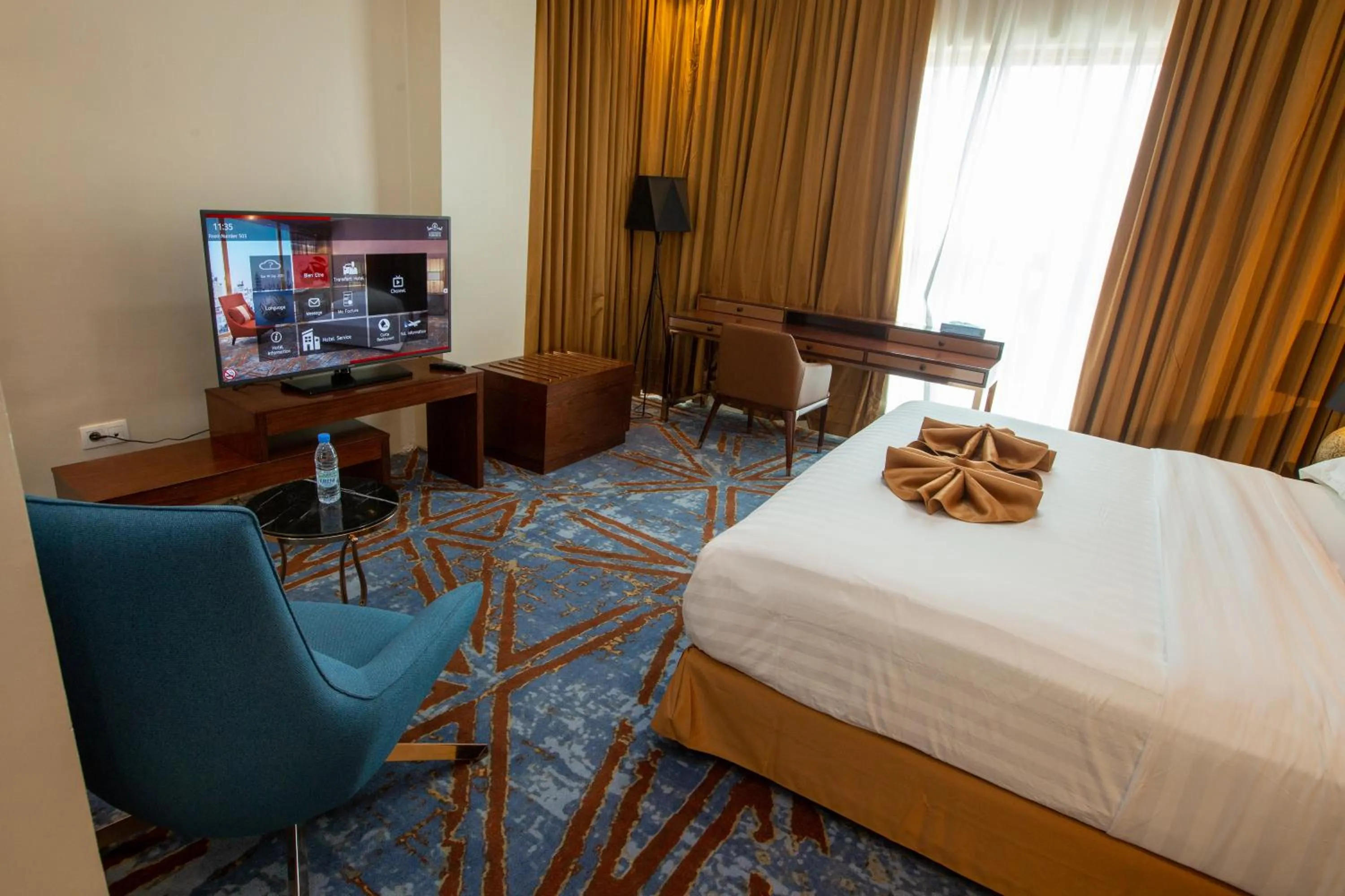 Bed in Hôtel Fleur de Lys Point E