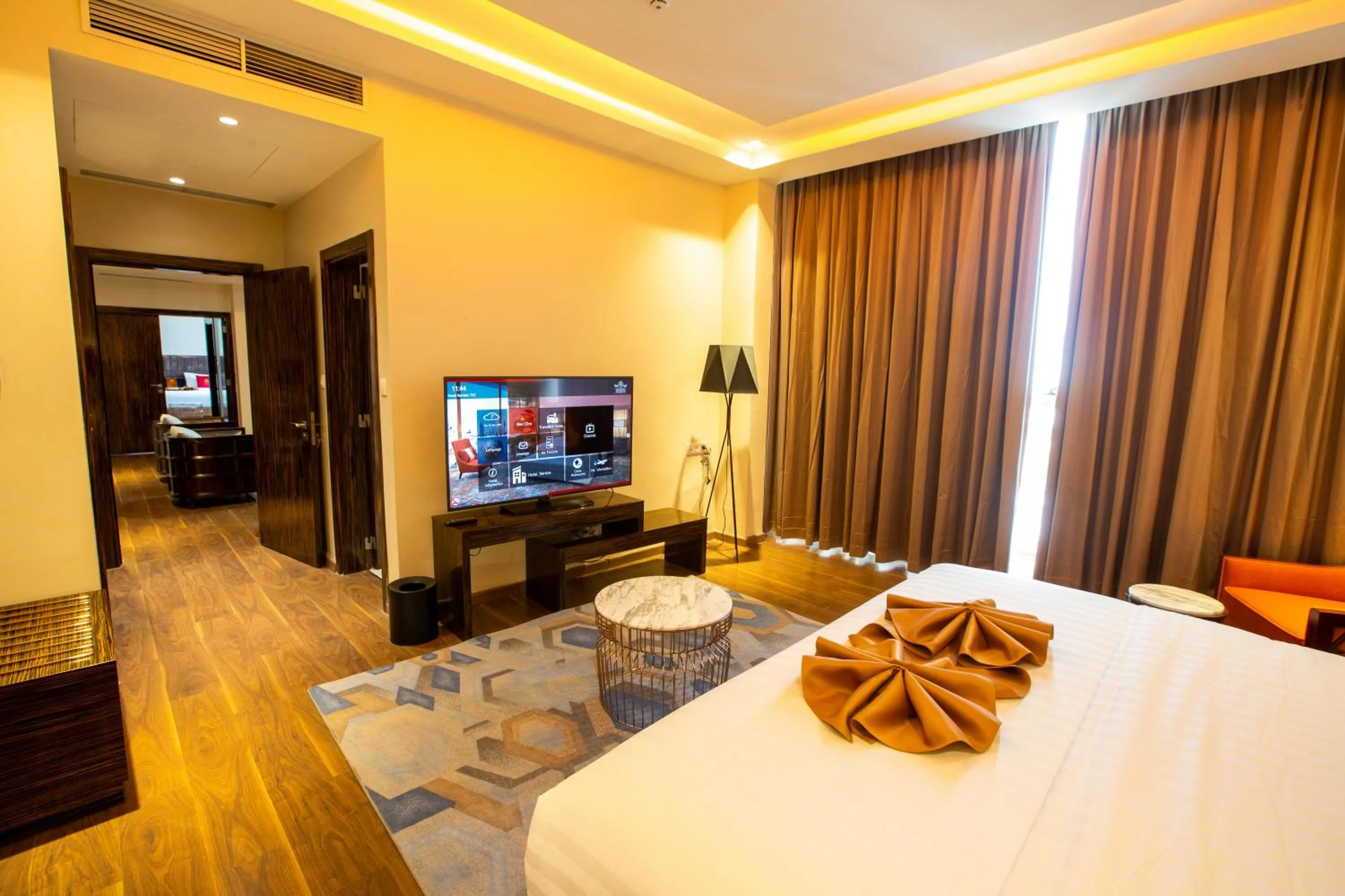 Bed in Hôtel Fleur de Lys Point E