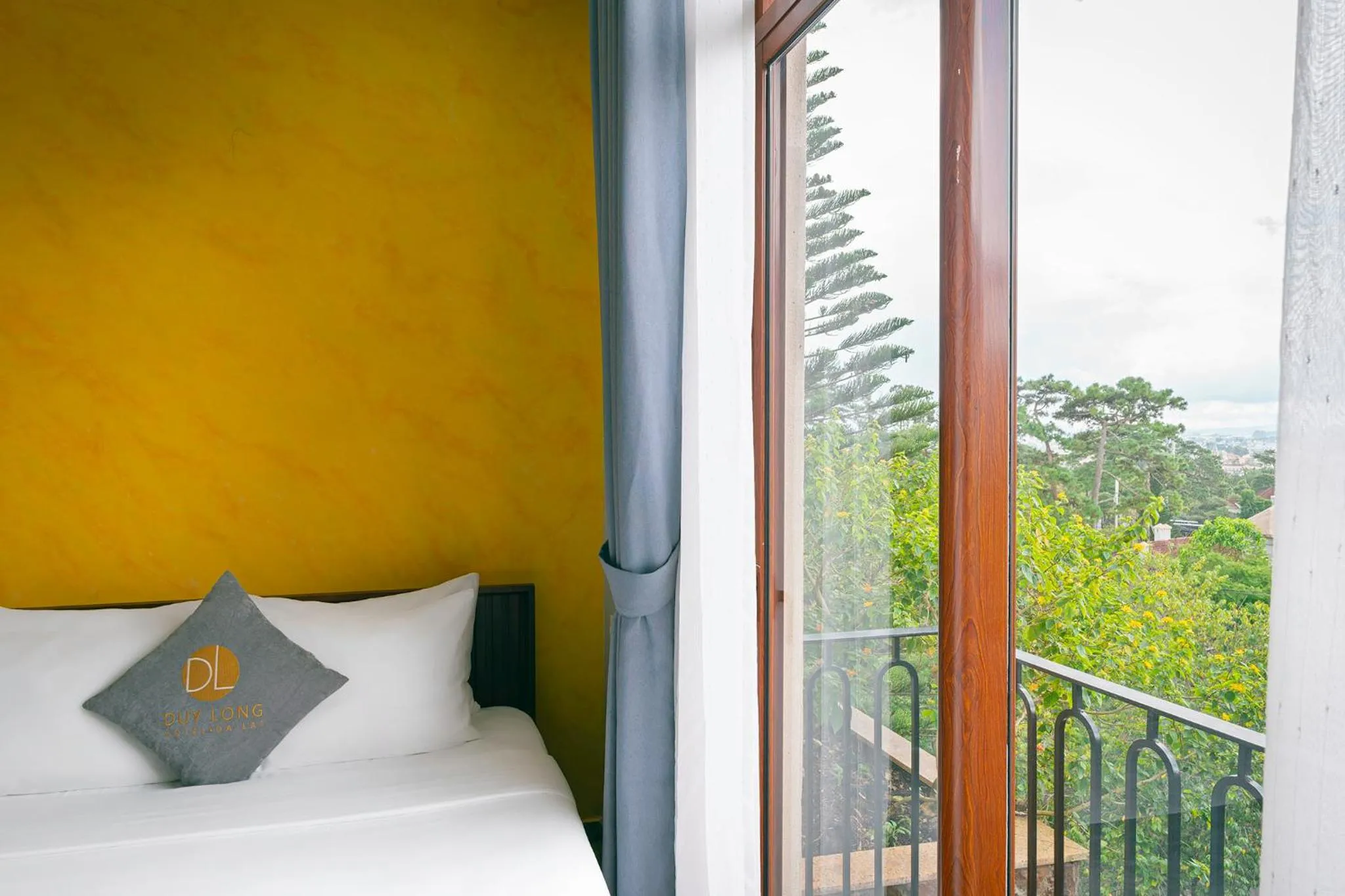 Balcony/Terrace, Bed in Duy Long Hotel