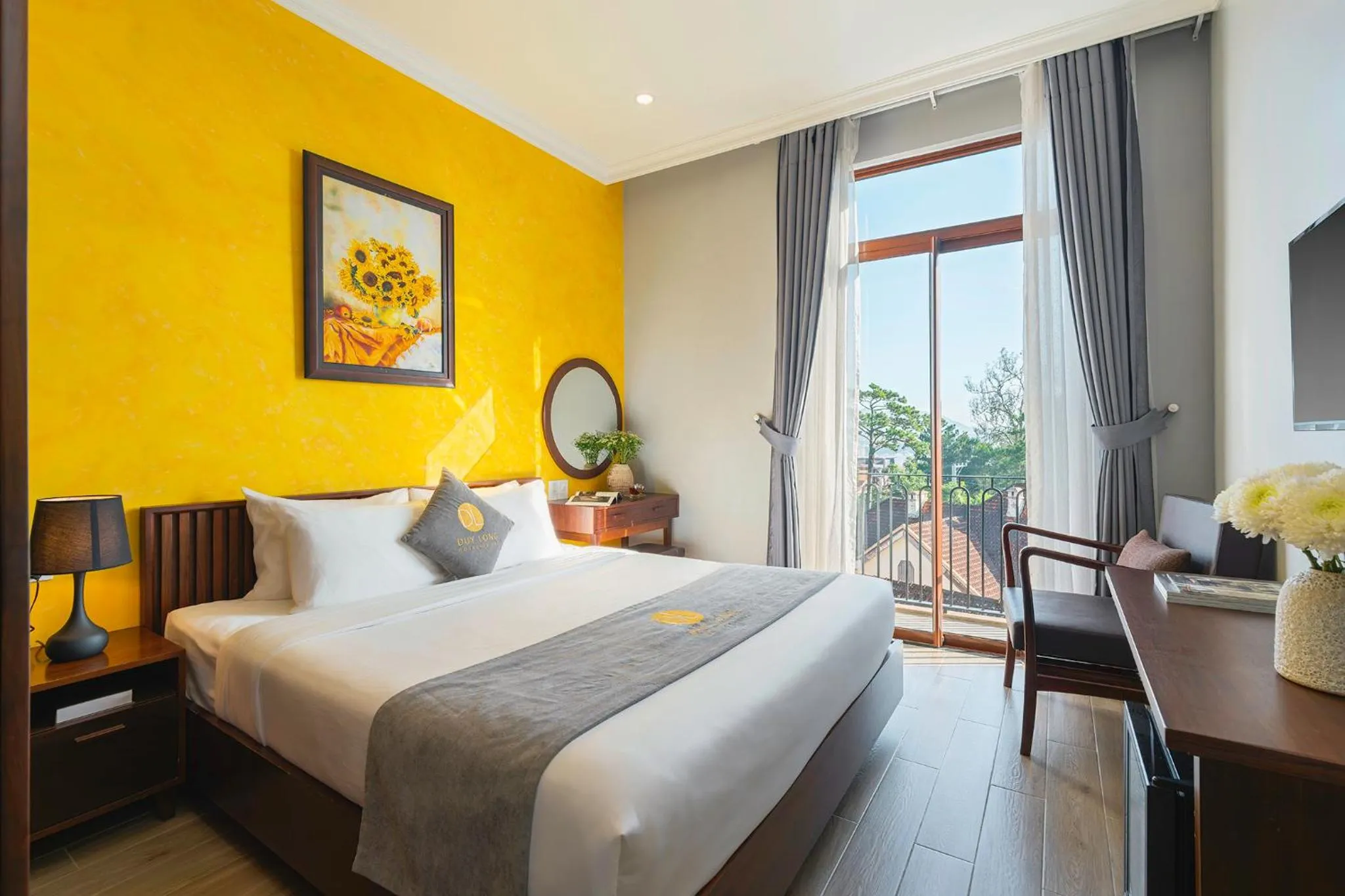 Balcony/Terrace, Bed in Duy Long Hotel