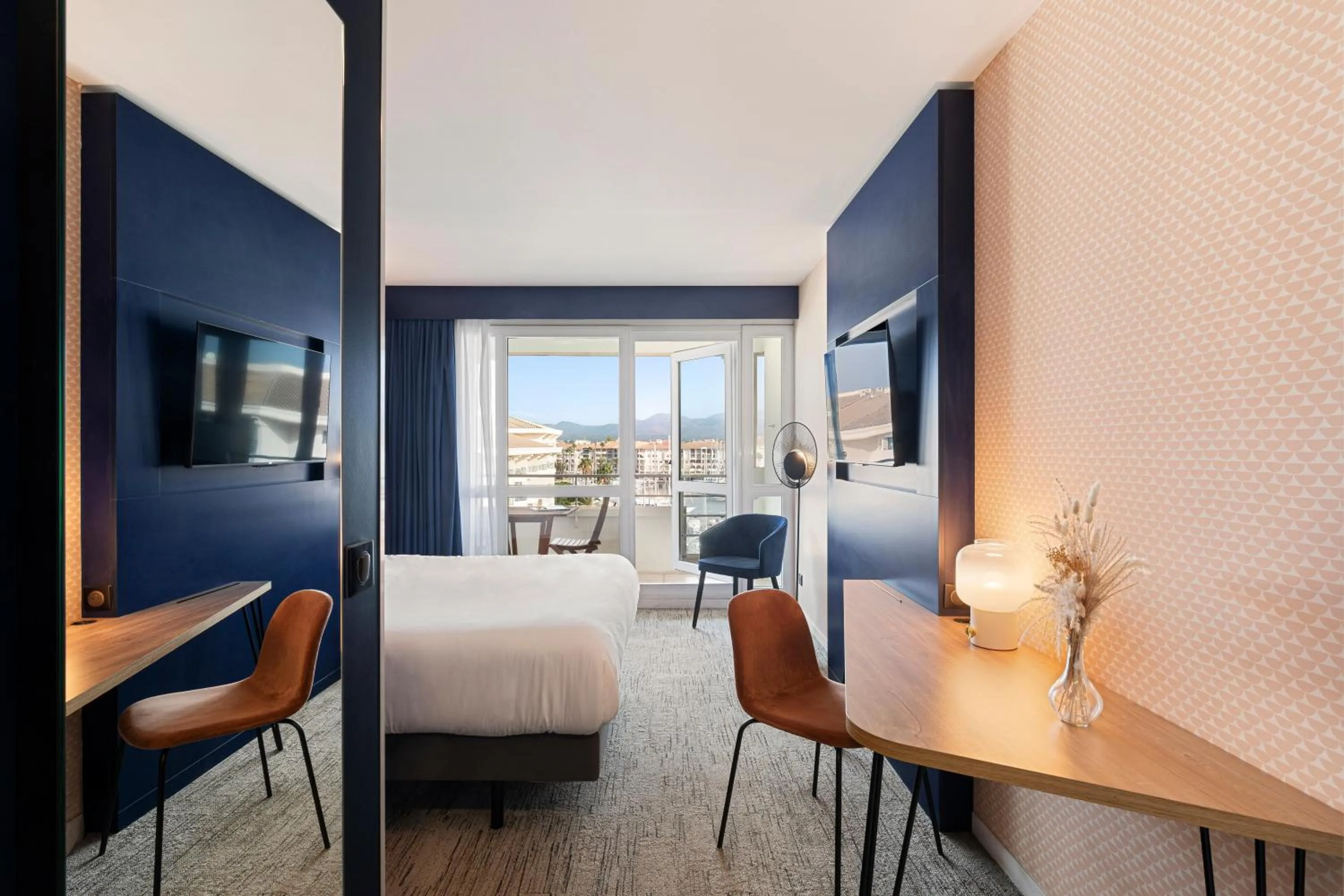 Bed in Mercure Thalasso & Spa Port Fréjus