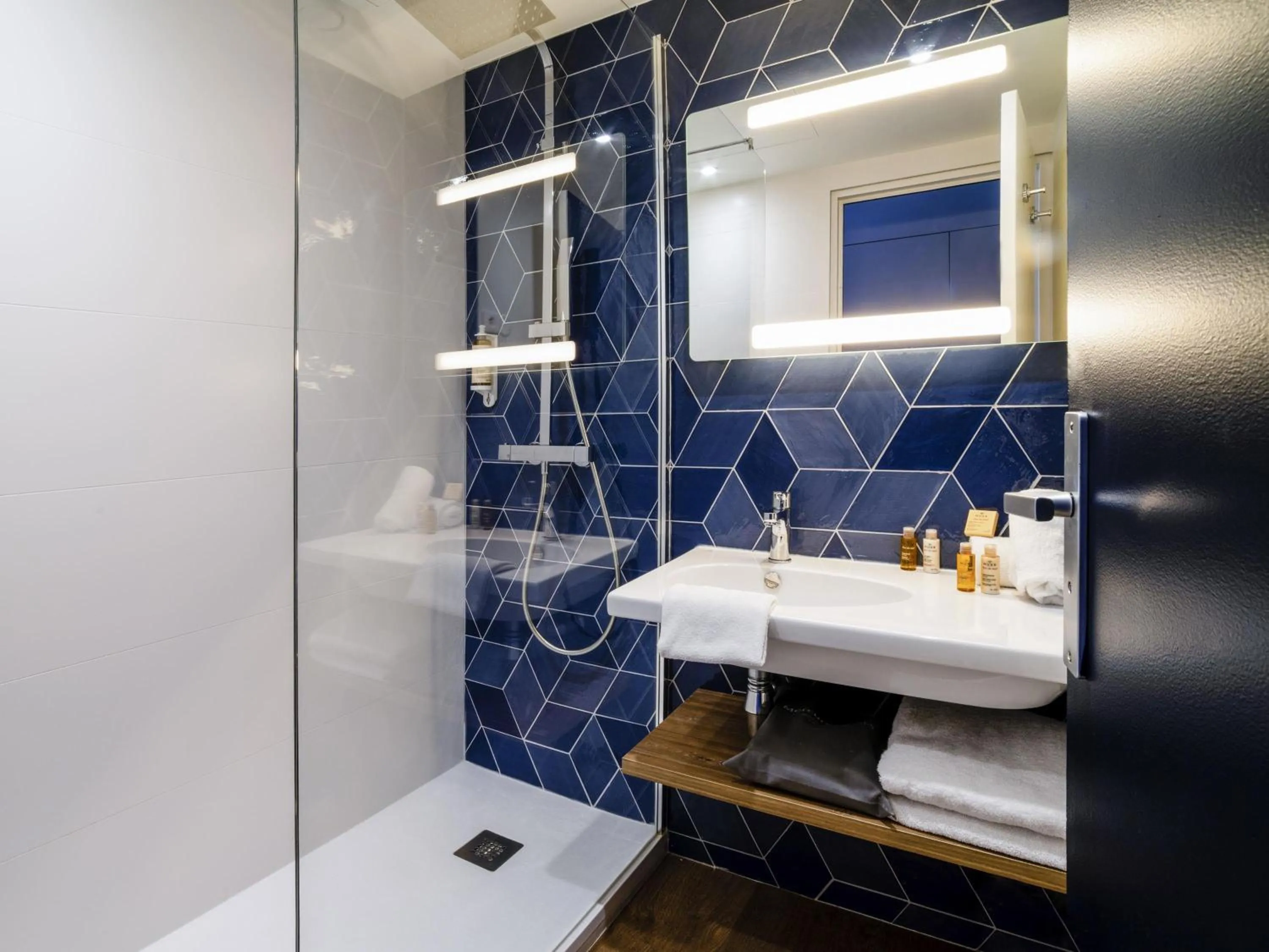 Bedroom in Mercure Thalasso & Spa Port Fréjus