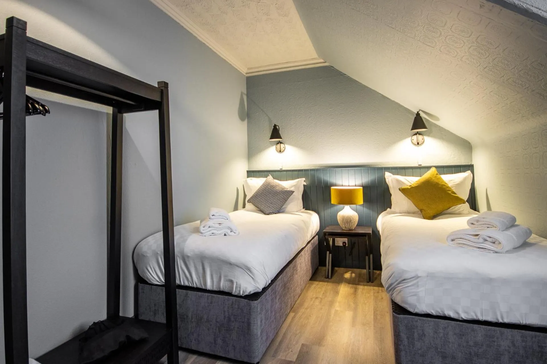 Economy Twin Room in The Balavoulin - Pub with Rooms