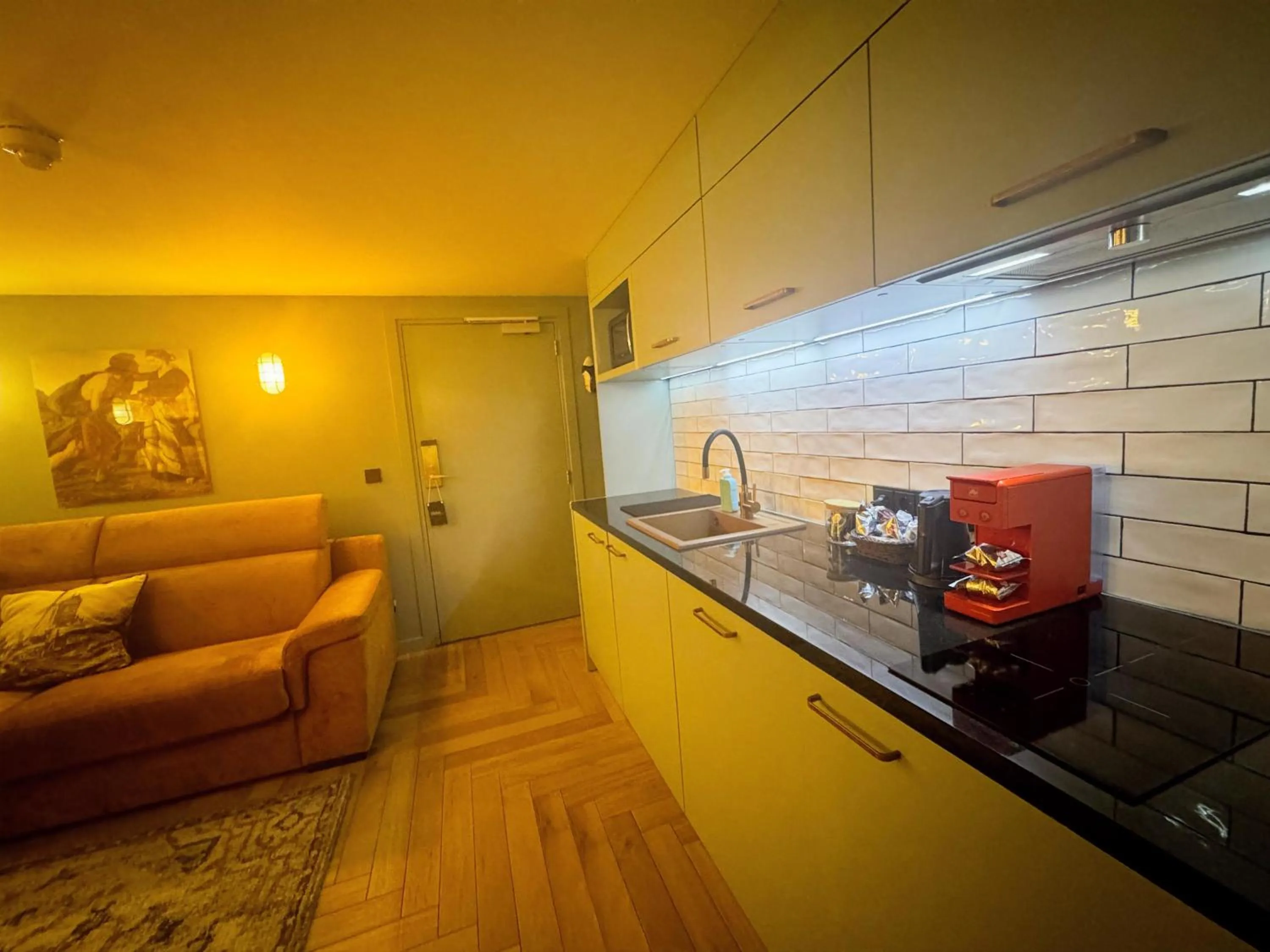 Kitchen or kitchenette in De Ware Jacob Boutique Hotel