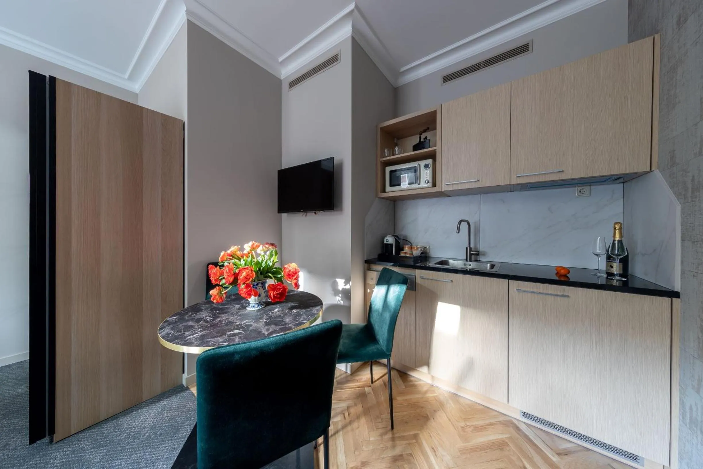 Kitchen or kitchenette in De Ware Jacob Boutique Hotel