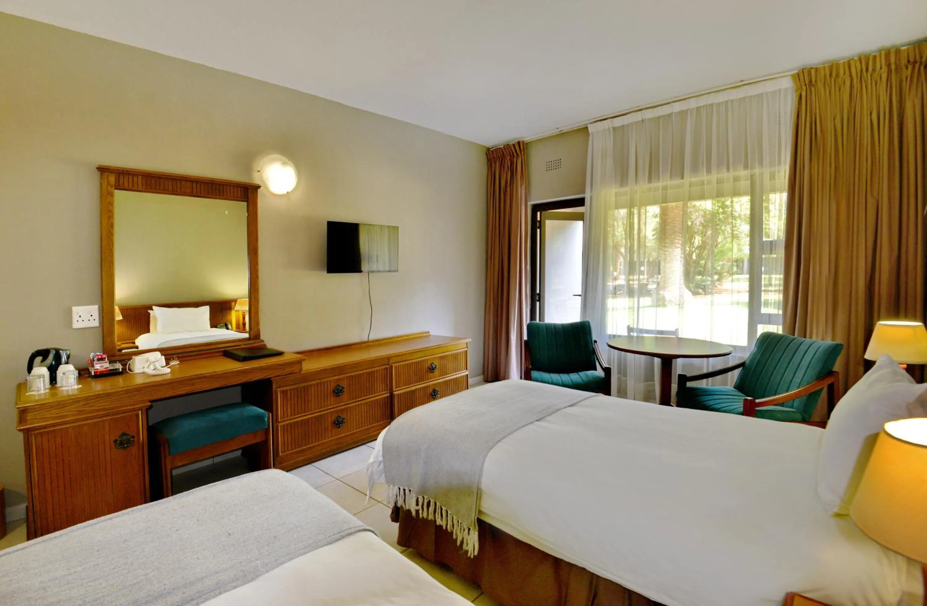 Deluxe Twin Room in Sundown Country Estate