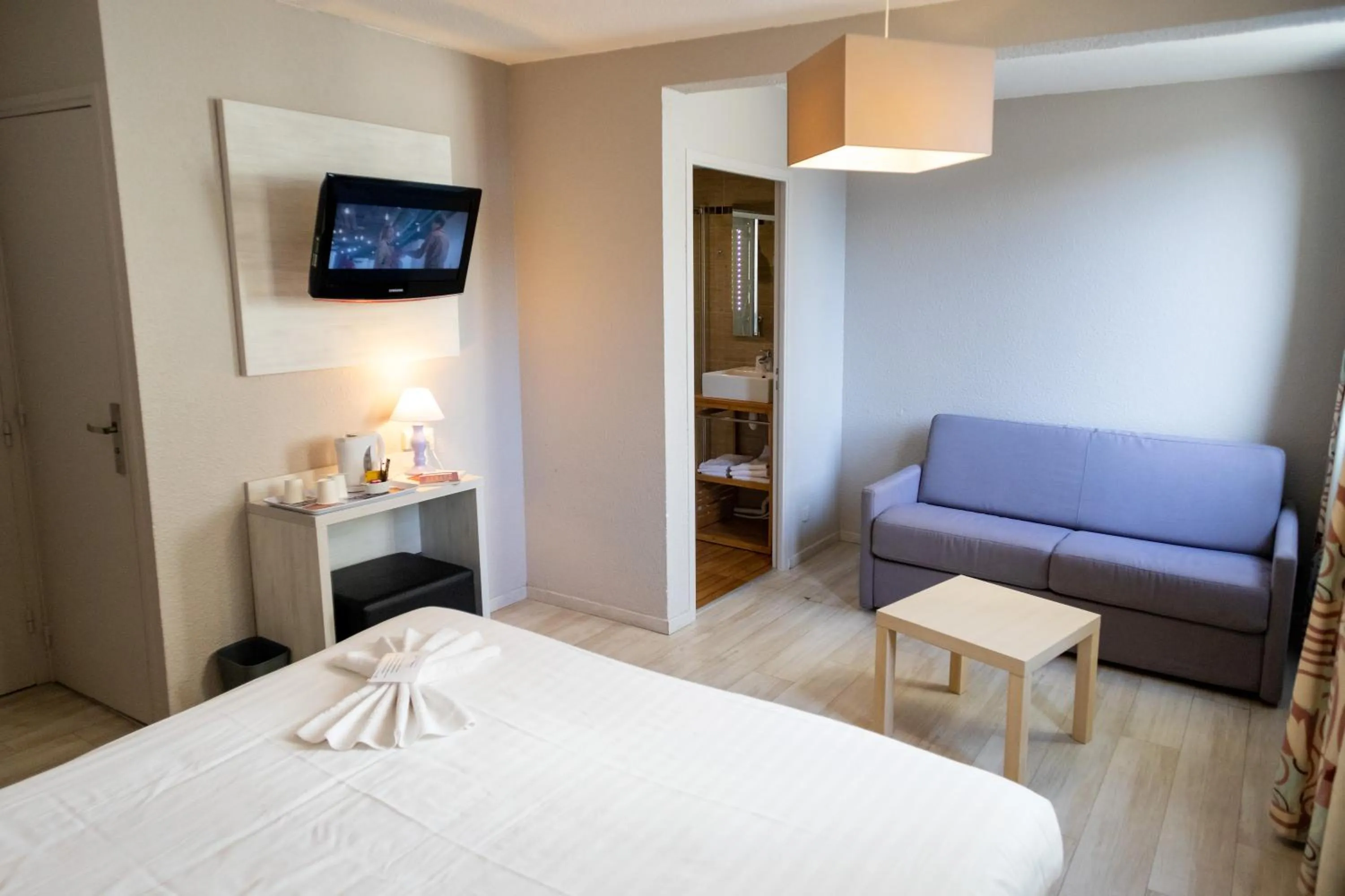 Photo of the whole room, Bed in The Originals Boutique, Hôtel Neptune, Berck-sur-Mer