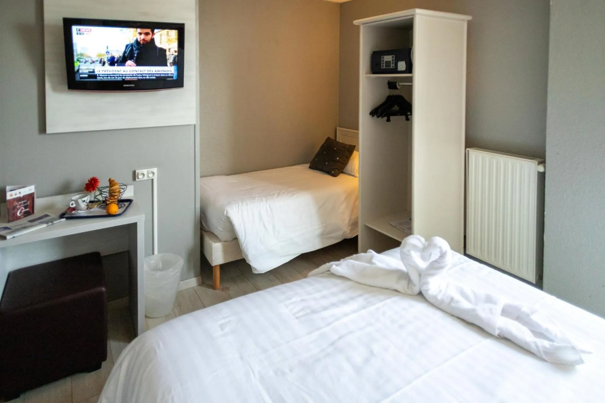 Bed in The Originals Boutique, Hôtel Neptune, Berck-sur-Mer