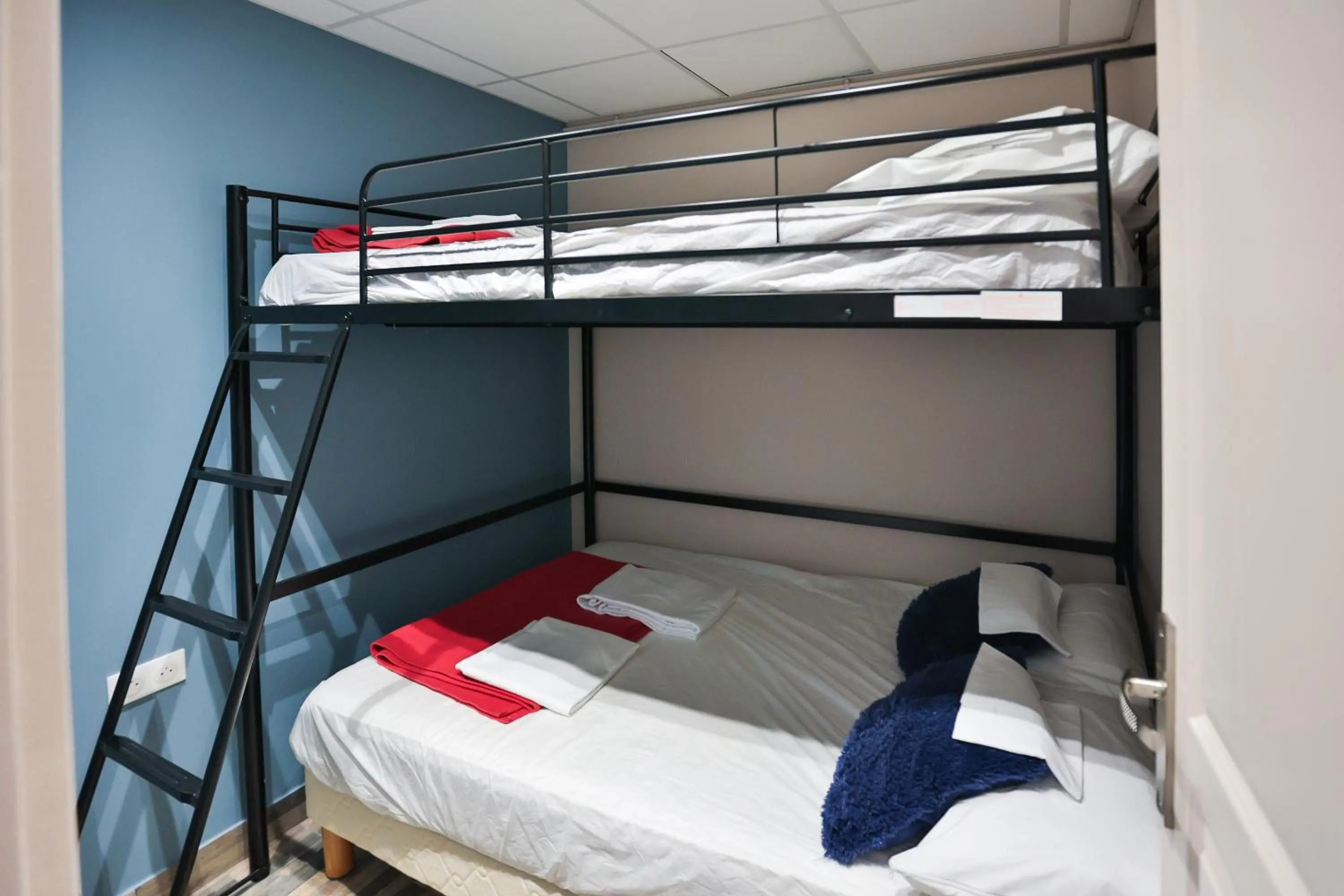 bunk bed, Bed in The Originals Boutique, Hôtel Neptune, Berck-sur-Mer