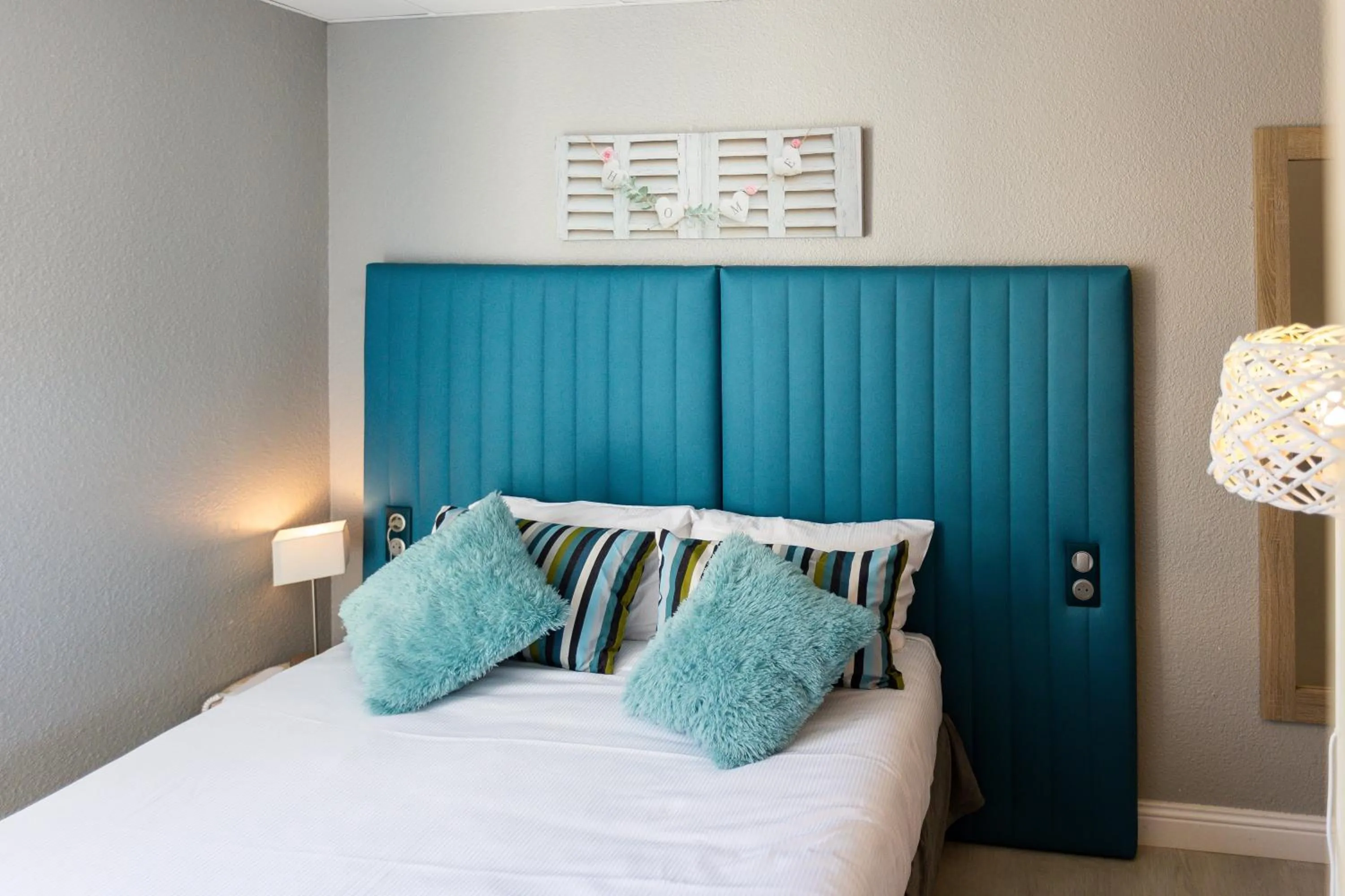 Photo of the whole room, Bed in The Originals Boutique, Hôtel Neptune, Berck-sur-Mer