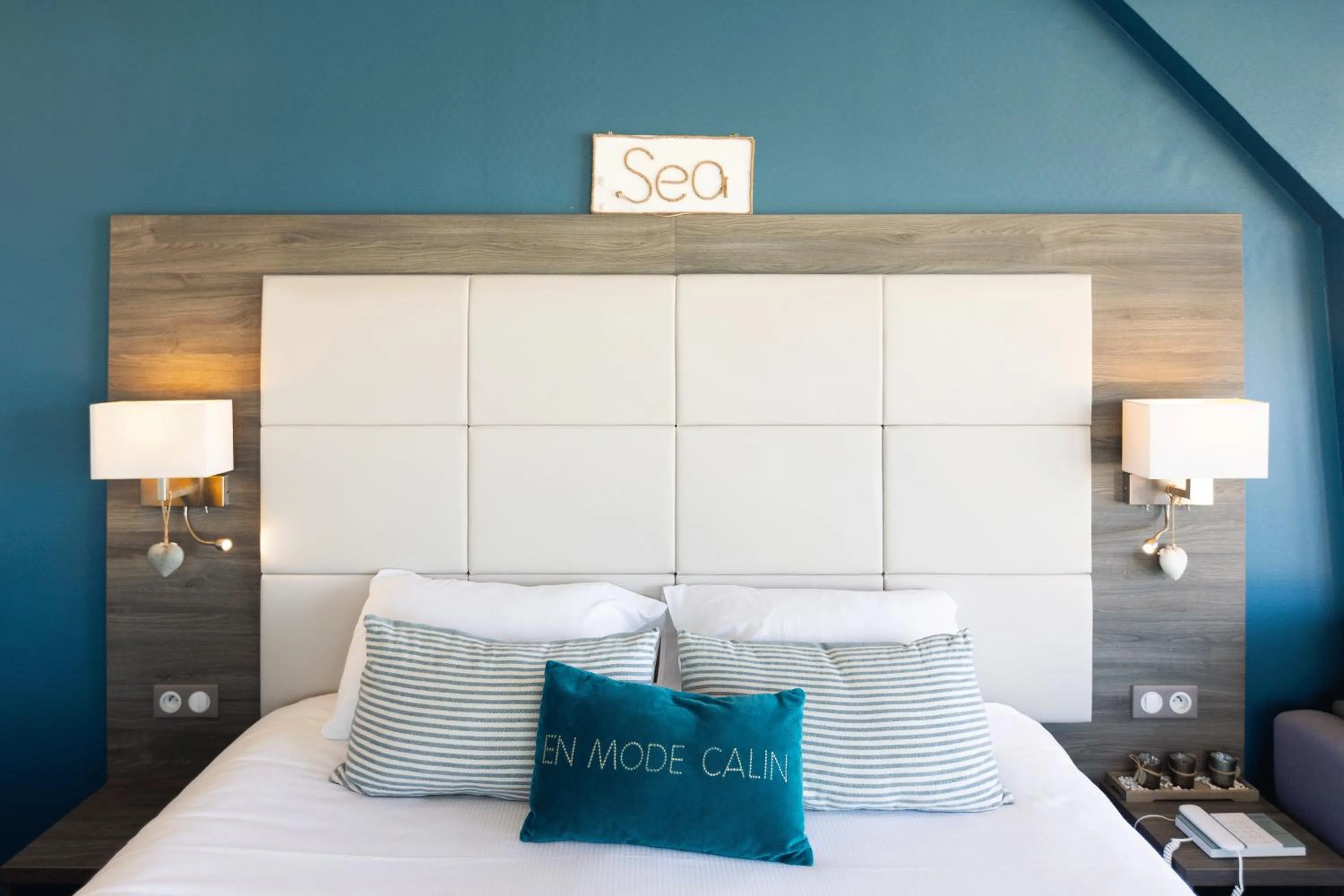 Bed in The Originals Boutique, Hôtel Neptune, Berck-sur-Mer