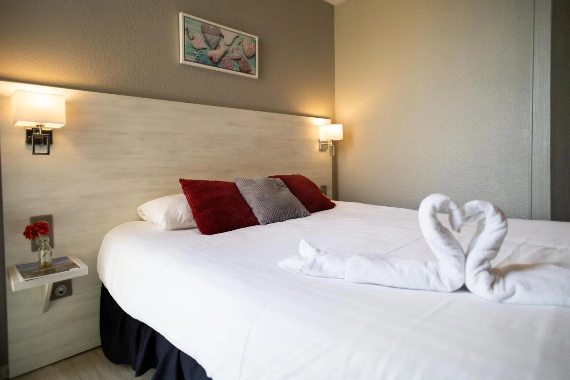 Bed in The Originals Boutique, Hôtel Neptune, Berck-sur-Mer