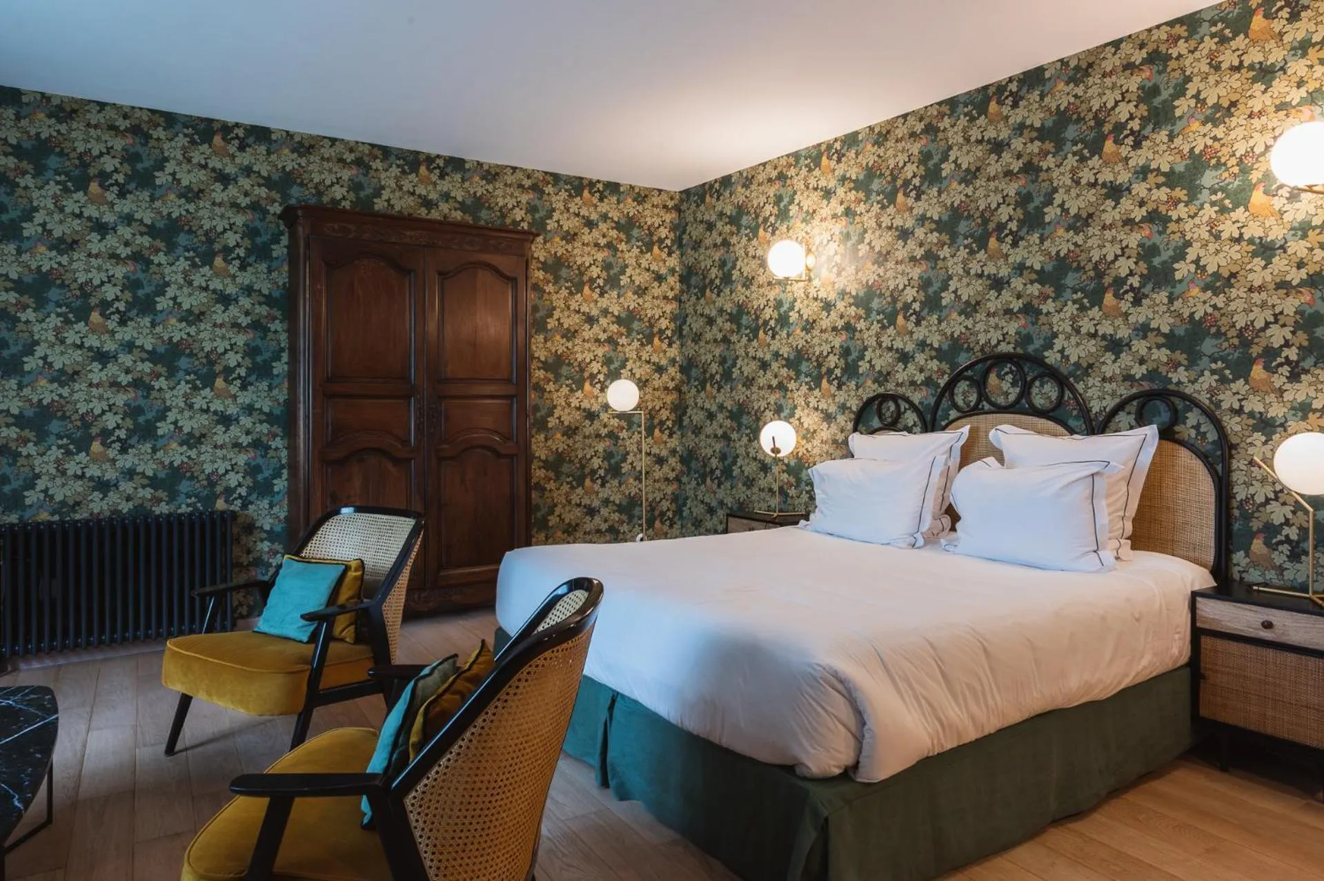 Bedroom, Bed in Domaine Saint Clair - Le Donjon