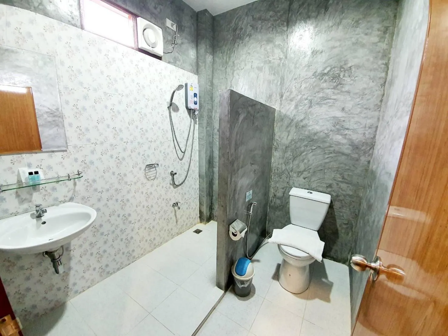 B-tel Chomthong resort Chiang mai