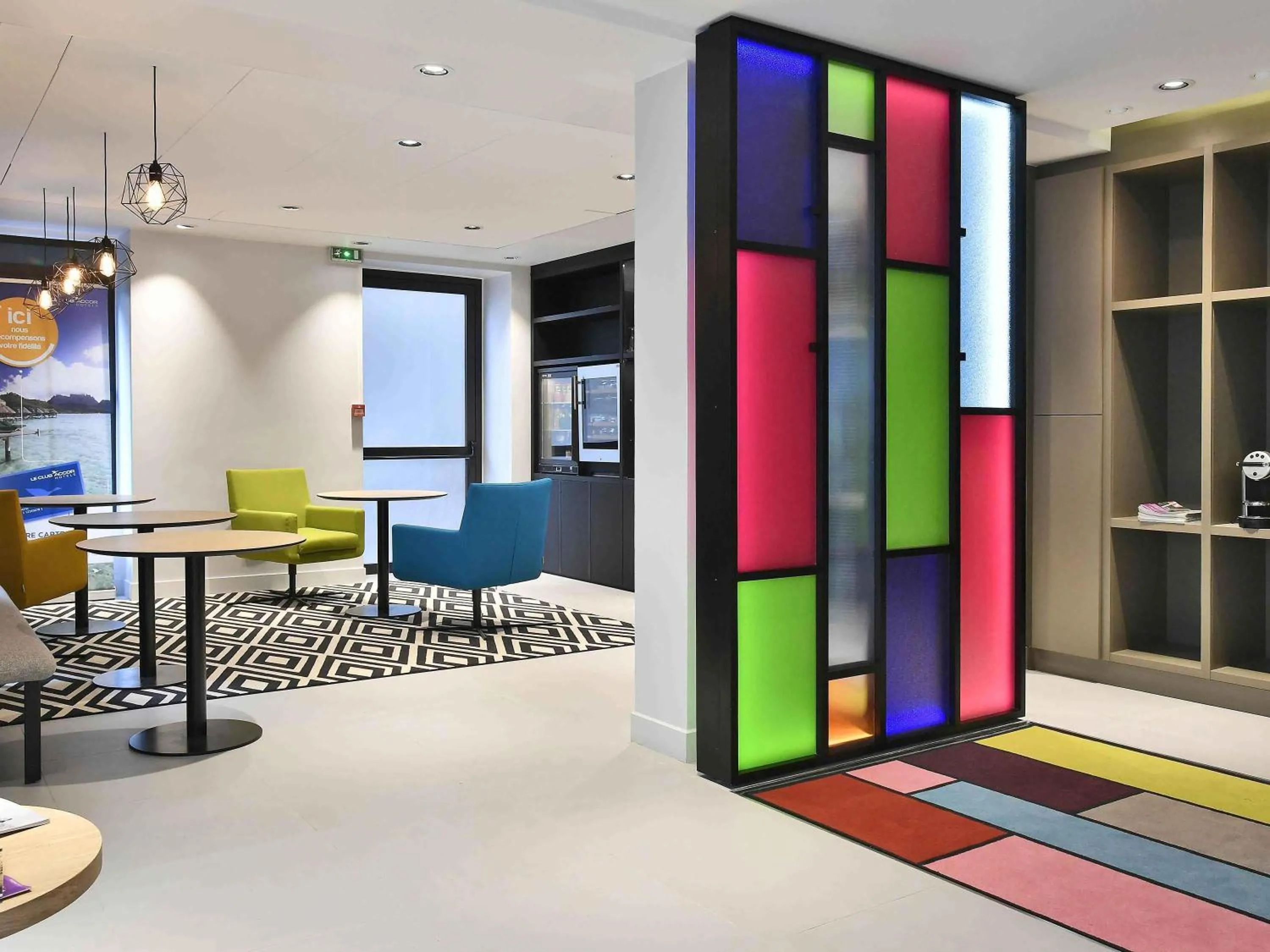 Lounge or bar in Mercure Paris Gare de l'Est