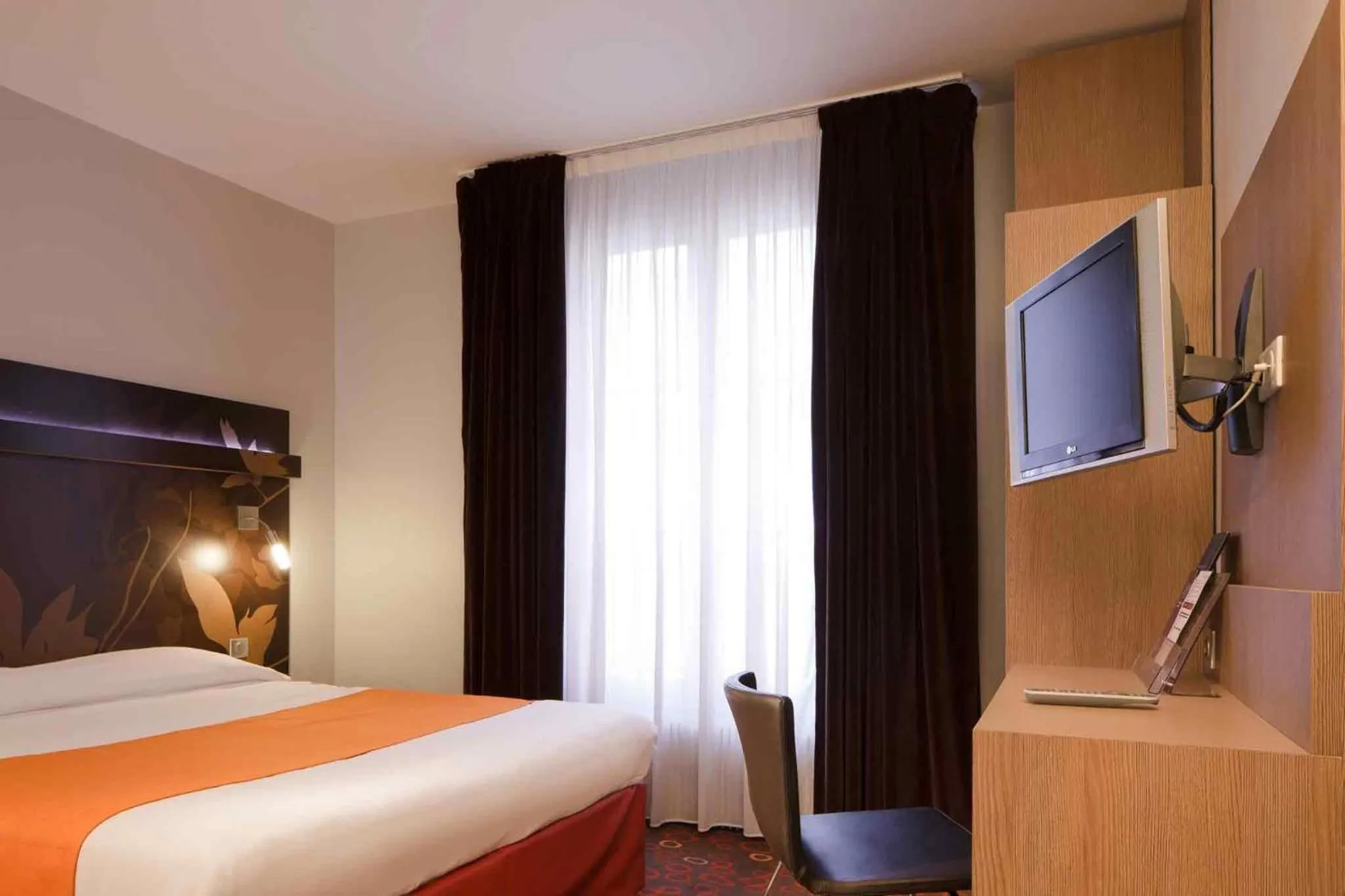 Bedroom, Bed in Mercure Paris Gare de l'Est