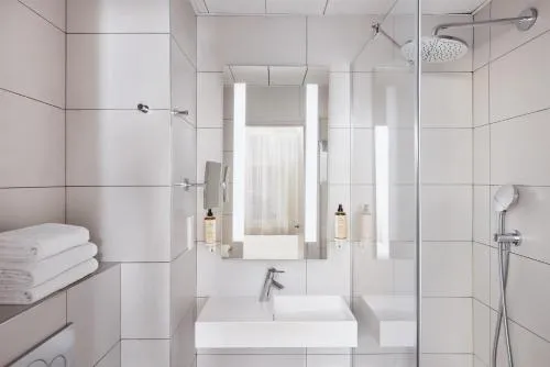 Bathroom in East Side House Paris