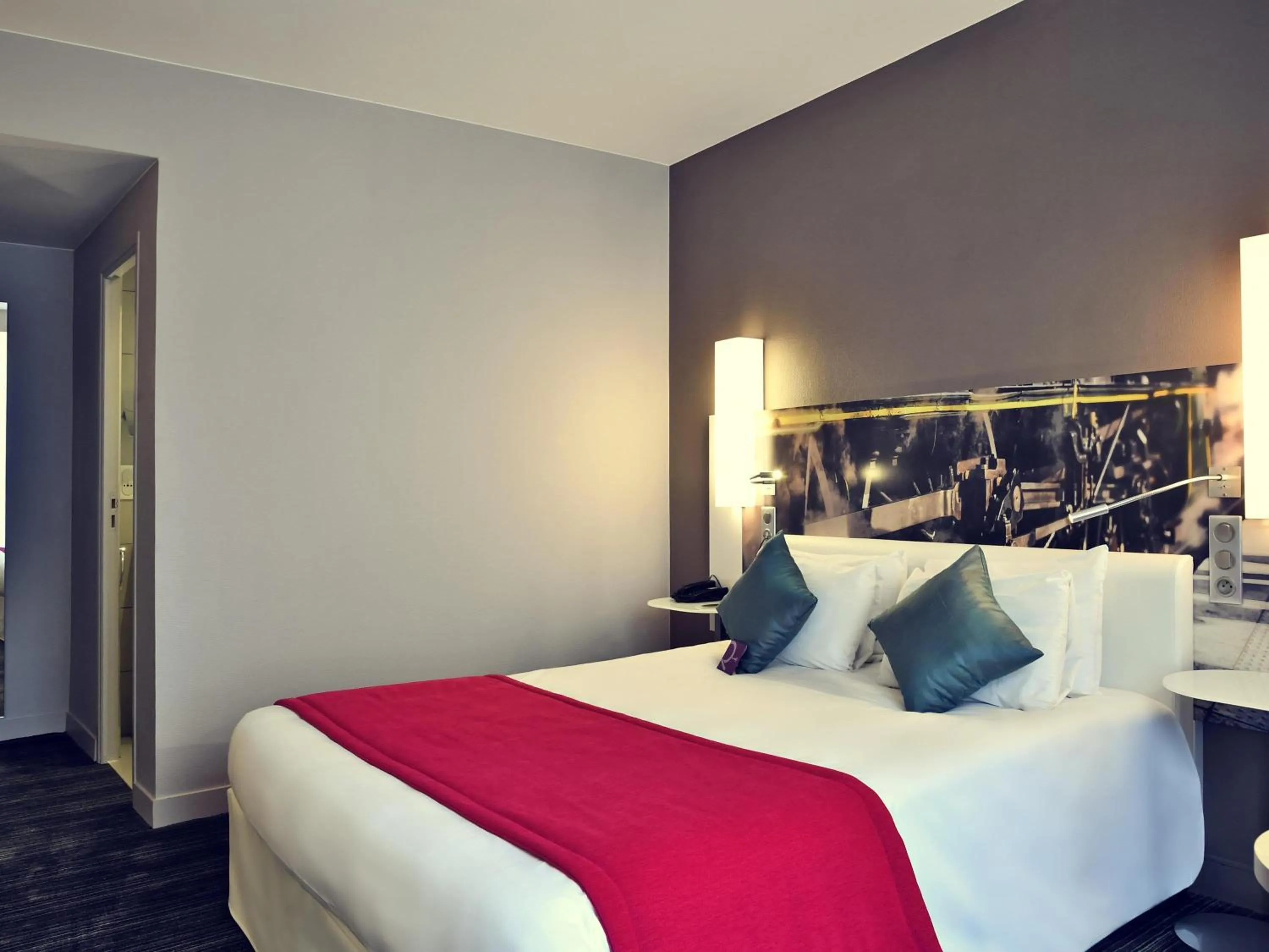 Bedroom, Bed in Mercure Paris Gare de l'Est