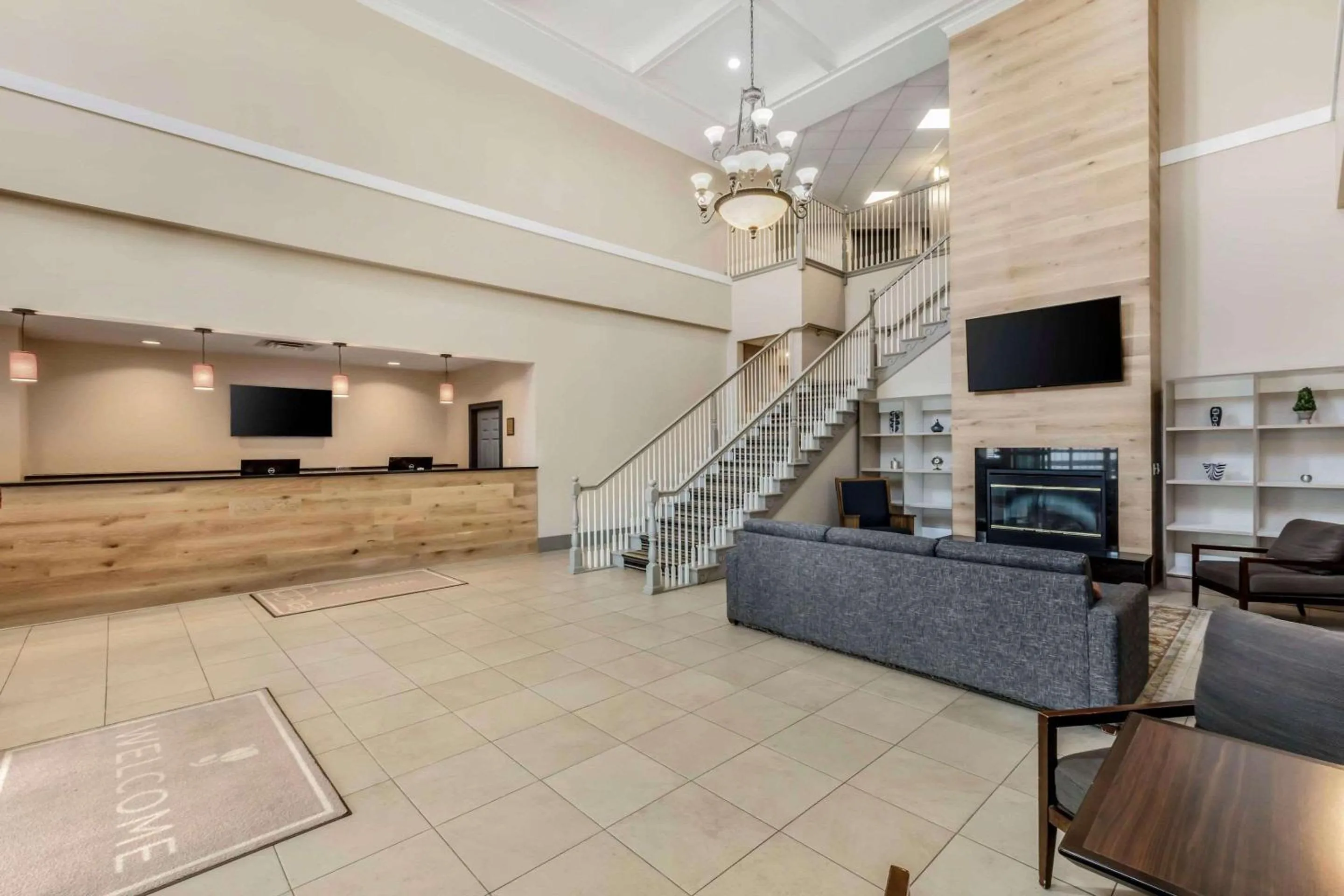 Lobby or reception in Country Inn & Suites by Radisson, Elk Grove Village-Itasca