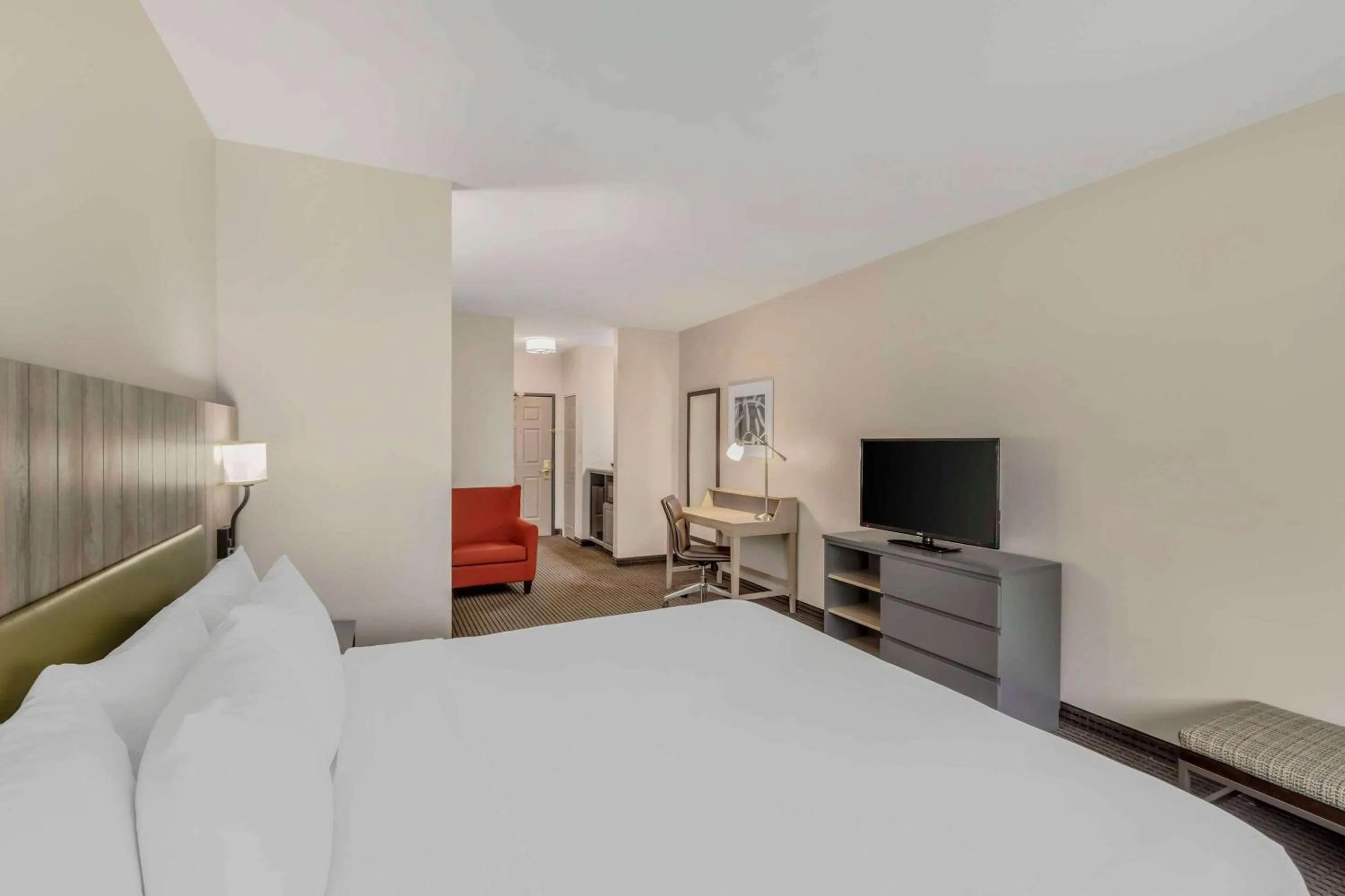 Bedroom, Bed in Country Inn & Suites by Radisson, Elk Grove Village-Itasca