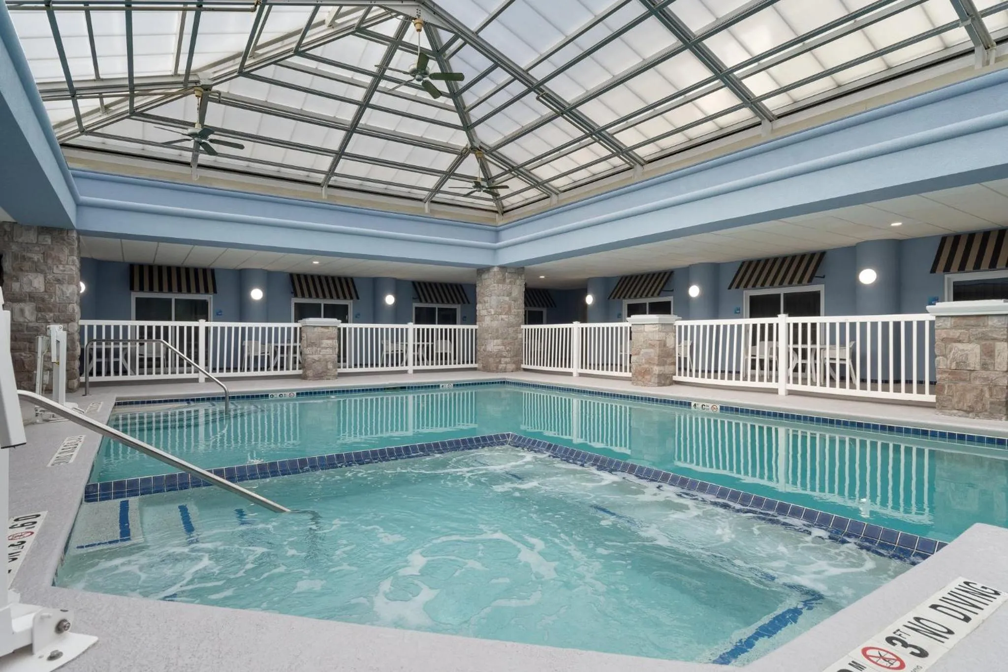 Swimming pool in Holiday Inn Express Hotel & Suites Saginaw by IHG