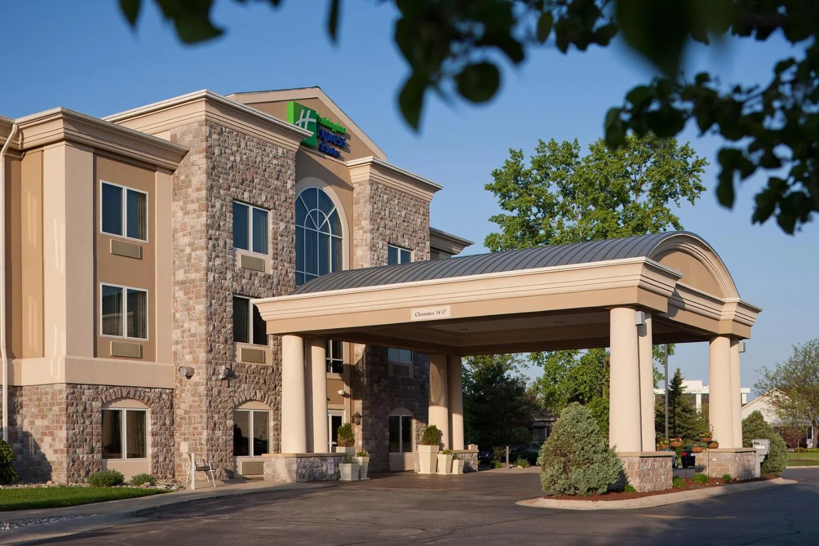 Facade/entrance in Holiday Inn Express Hotel & Suites Saginaw by IHG