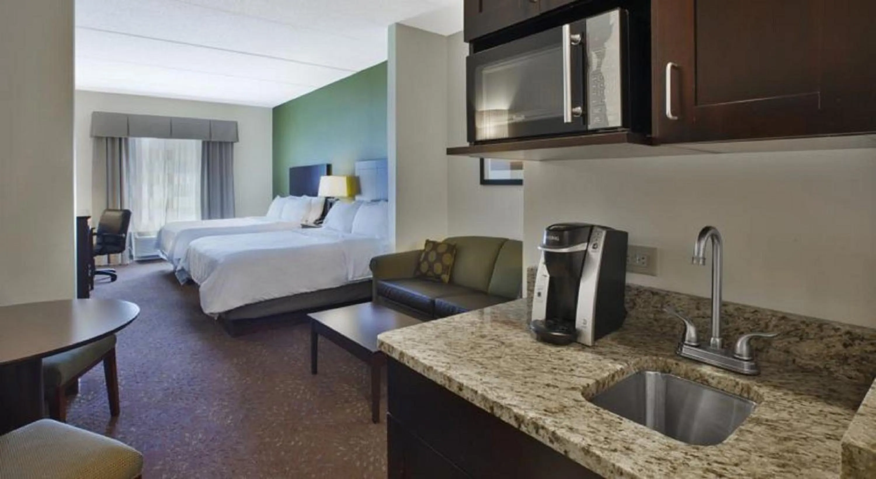 Photo of the whole room, Bed in Holiday Inn Express Hotel & Suites Saginaw by IHG