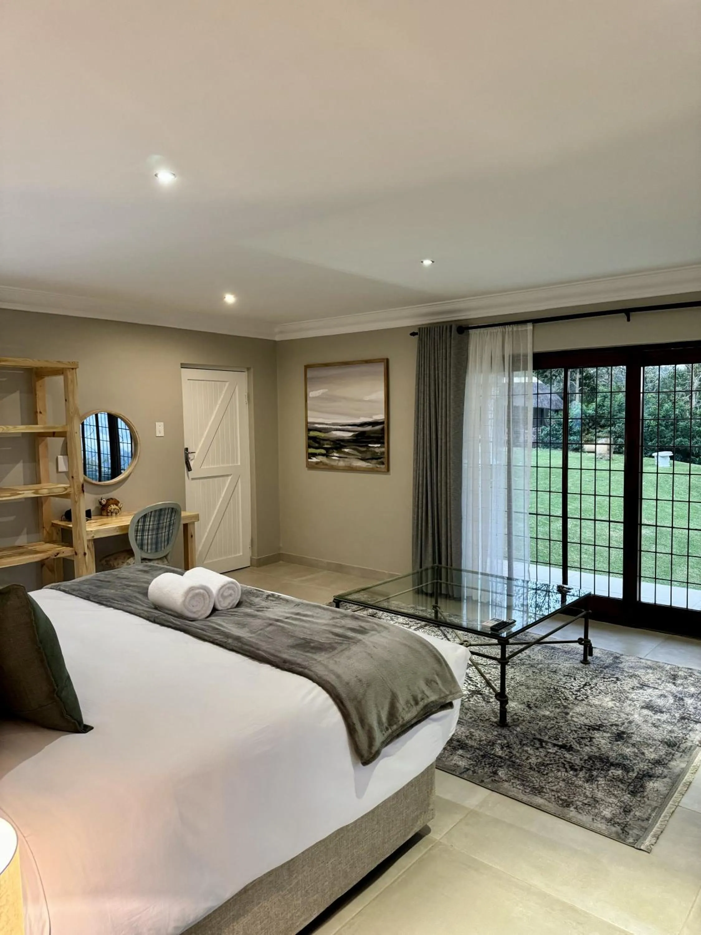 Photo of the whole room, Bed in Churchill House