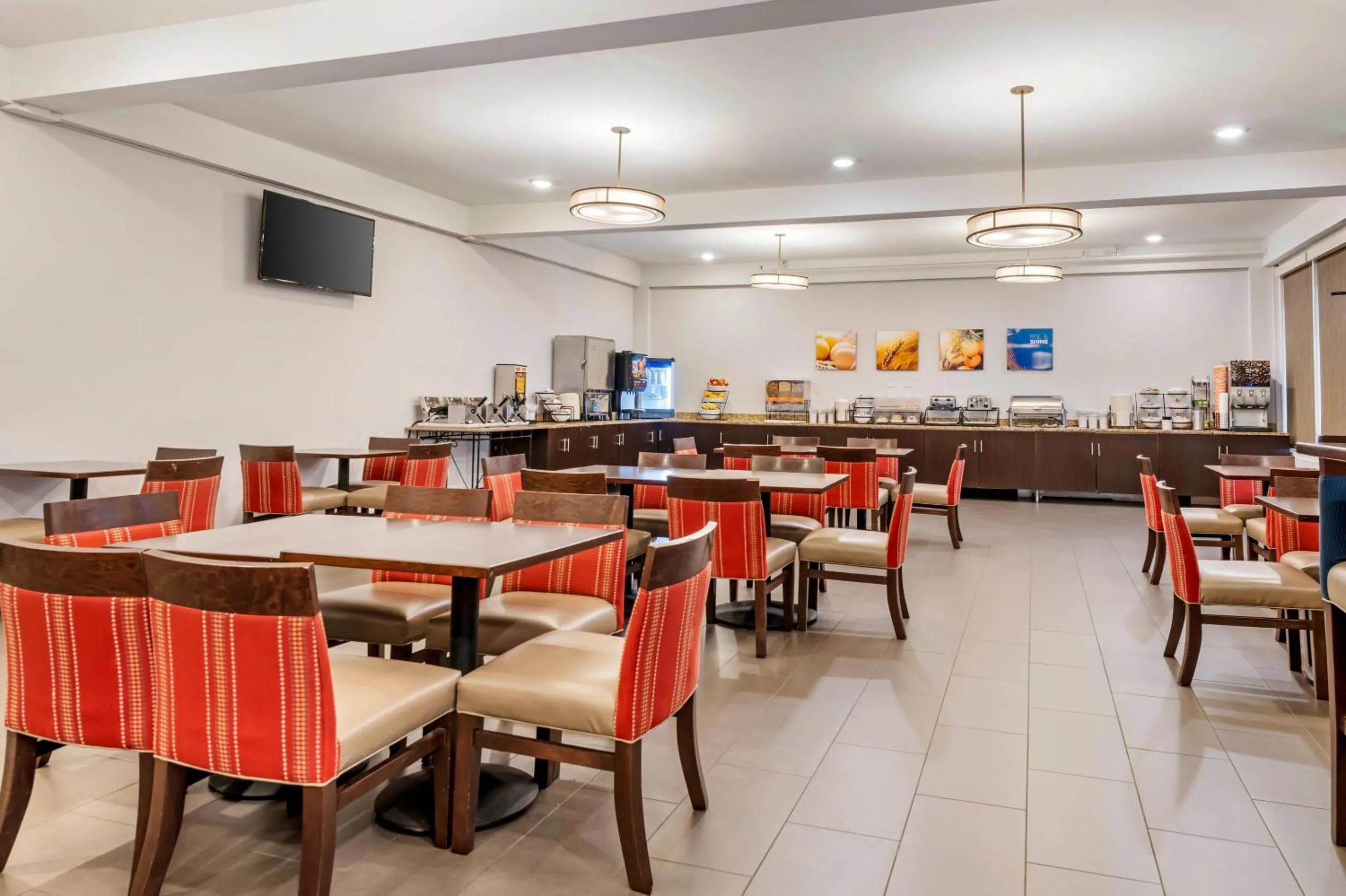 Breakfast in Comfort Inn MSP Airport - Mall of America