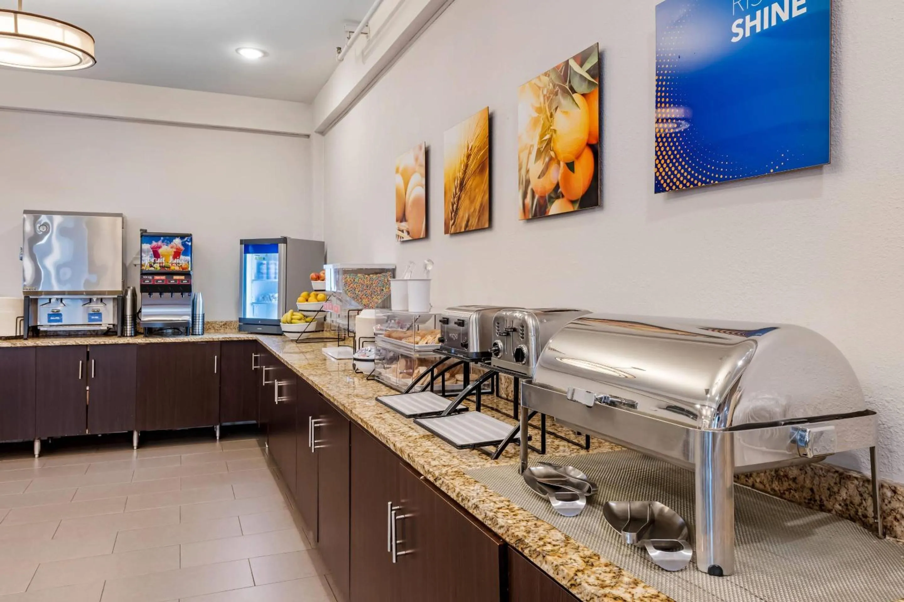 Breakfast in Comfort Inn MSP Airport - Mall of America