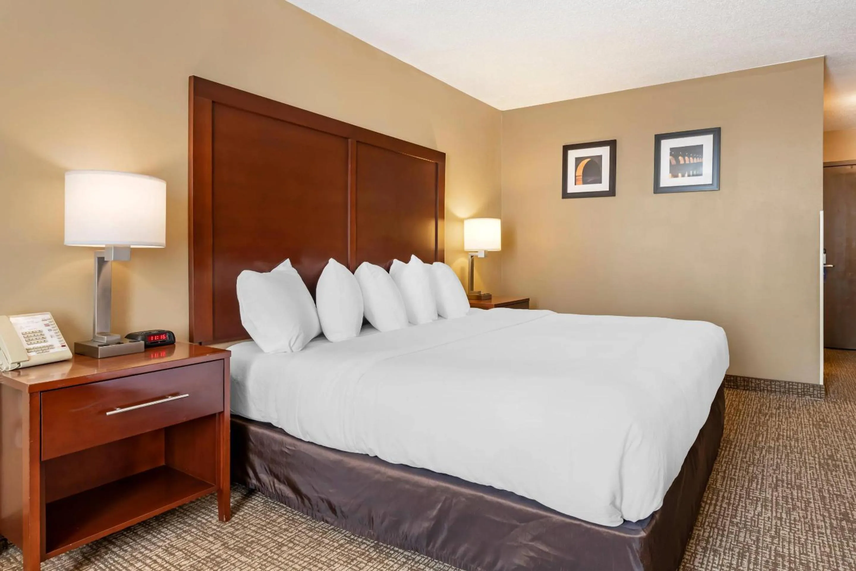 Bedroom, Bed in Comfort Inn MSP Airport - Mall of America