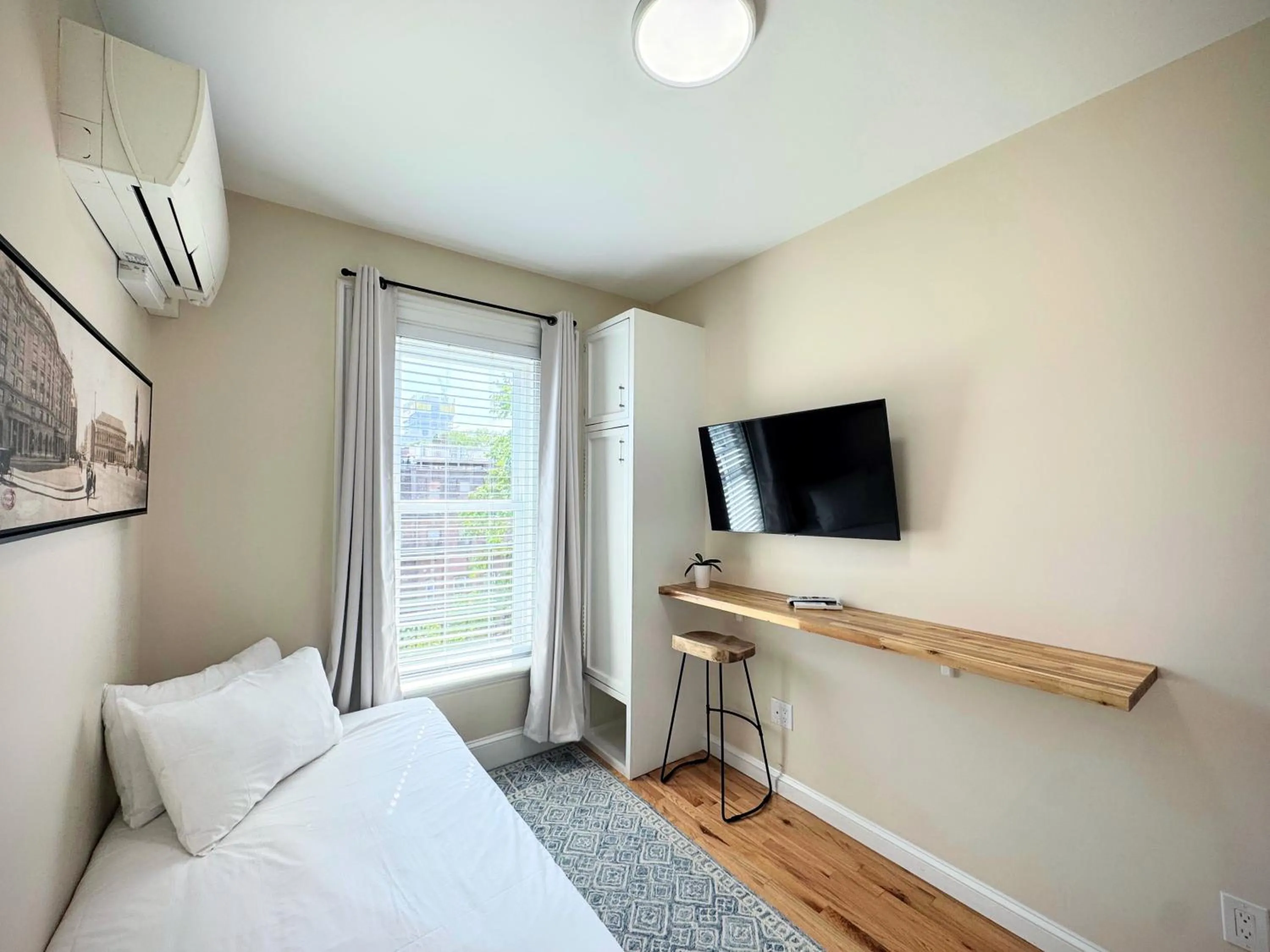 Photo of the whole room, Bed in Copley House