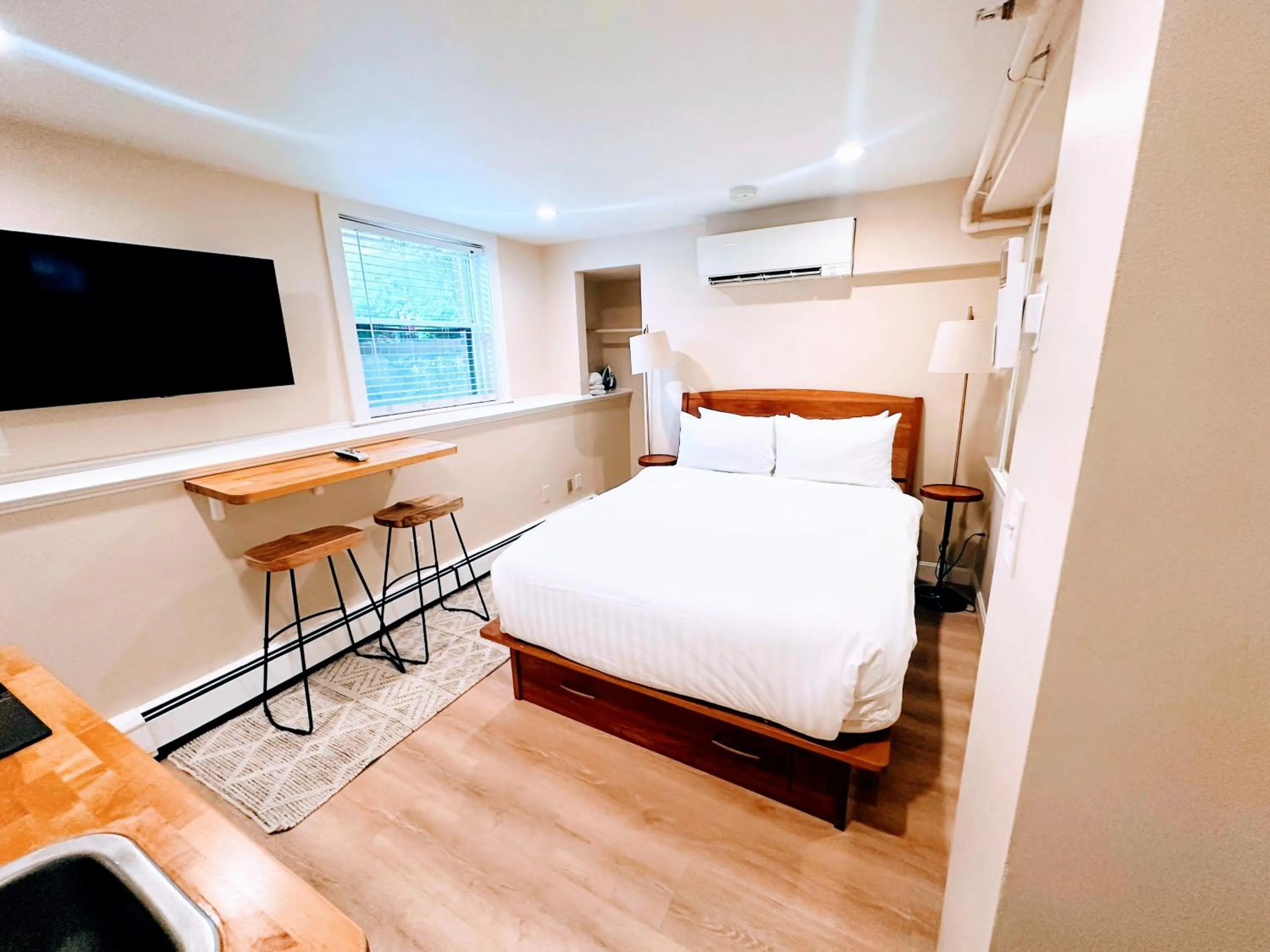 Photo of the whole room, Bed in Copley House