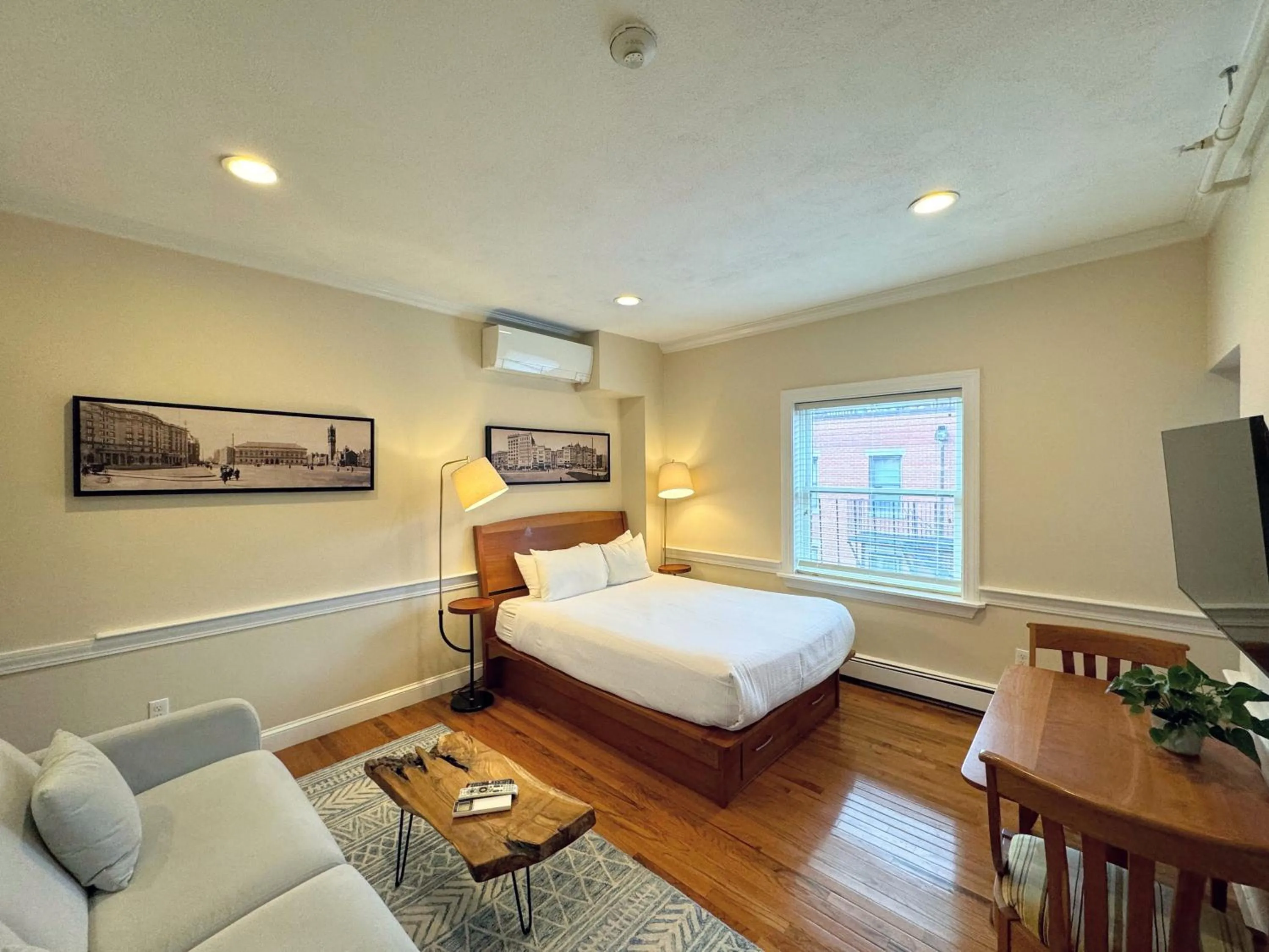 Photo of the whole room, Bed in Copley House