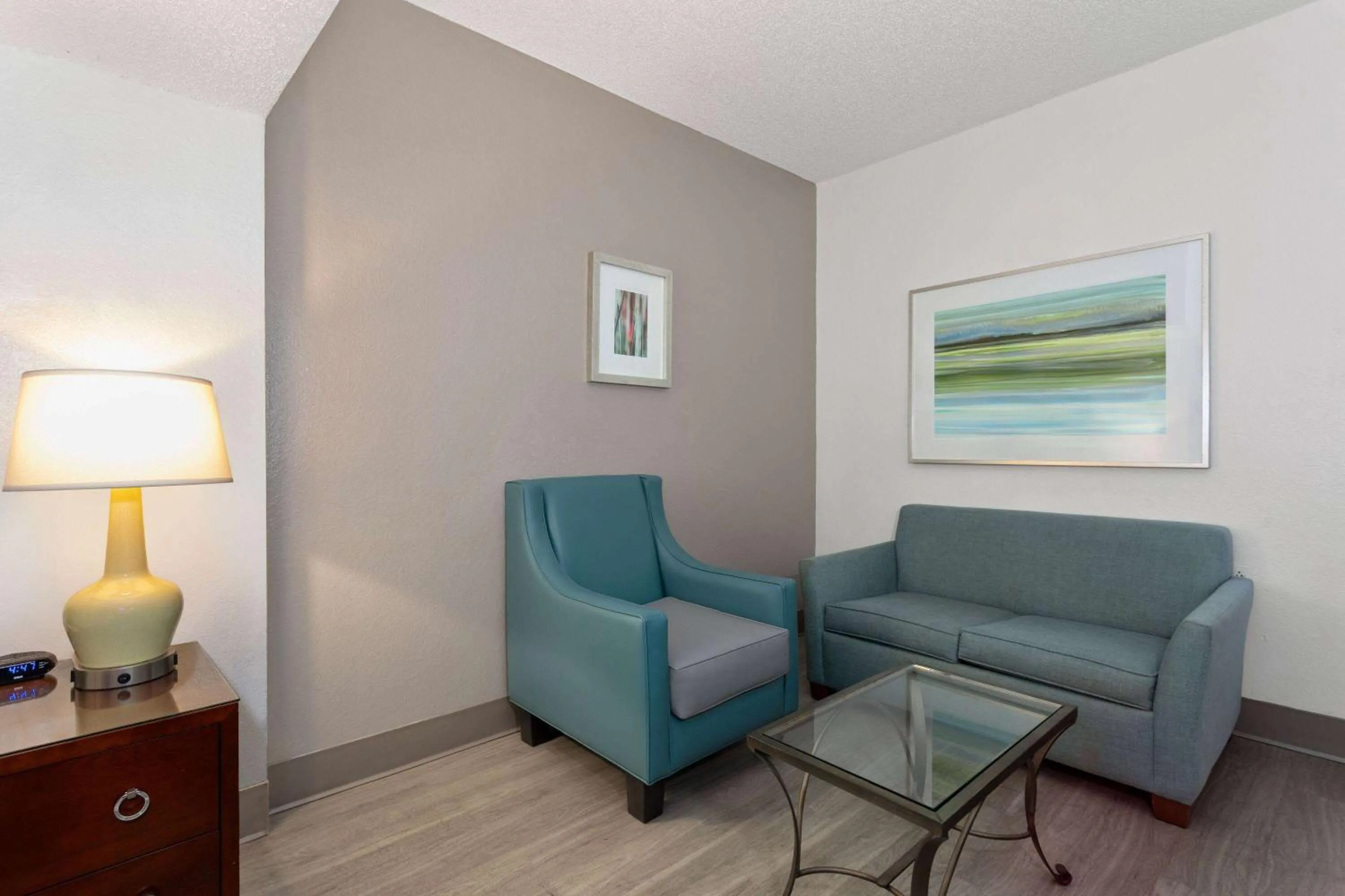 Photo of the whole room in Baymont by Wyndham Orlando-International Dr-Universal Blvd