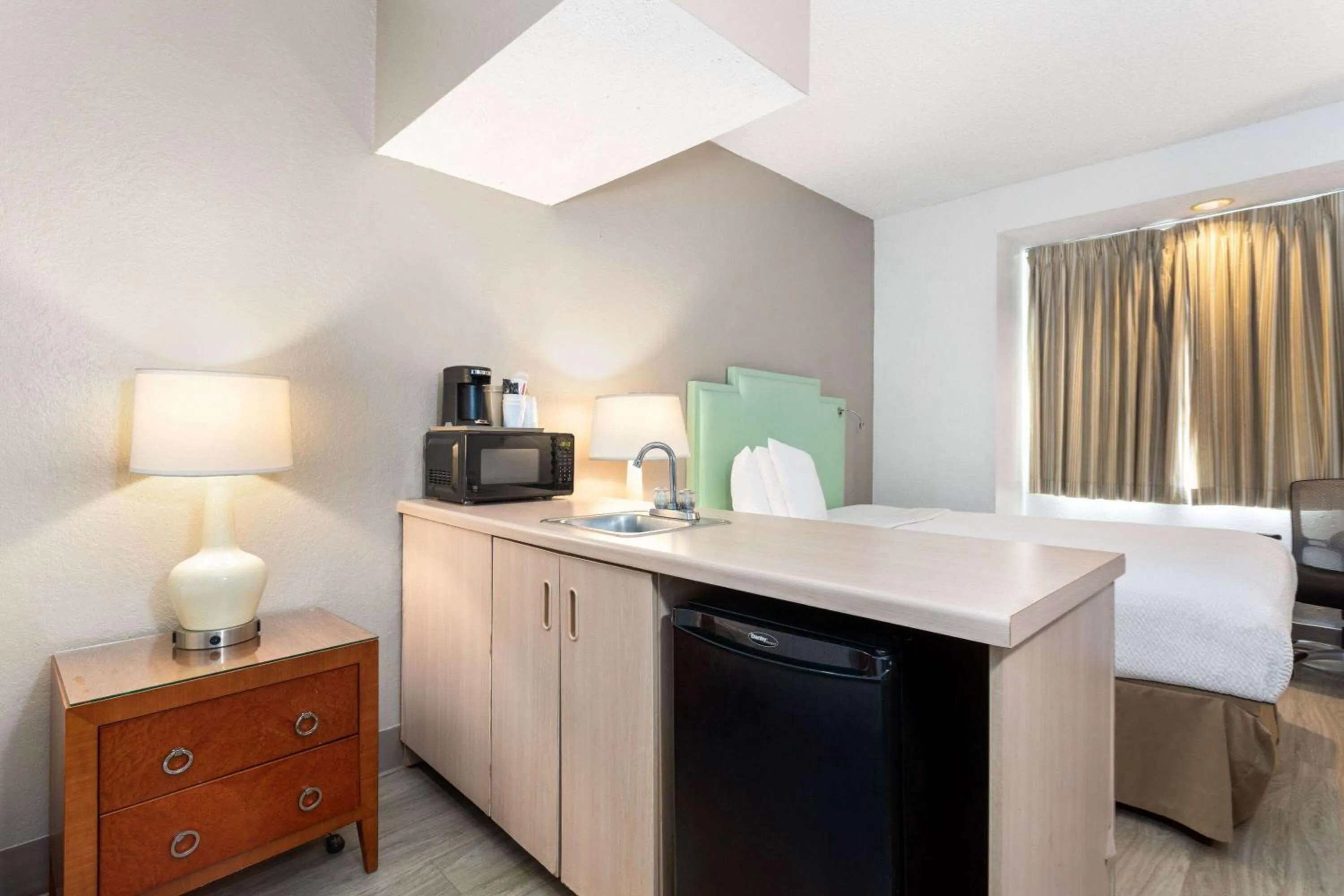 Bed in Baymont by Wyndham Orlando-International Dr-Universal Blvd