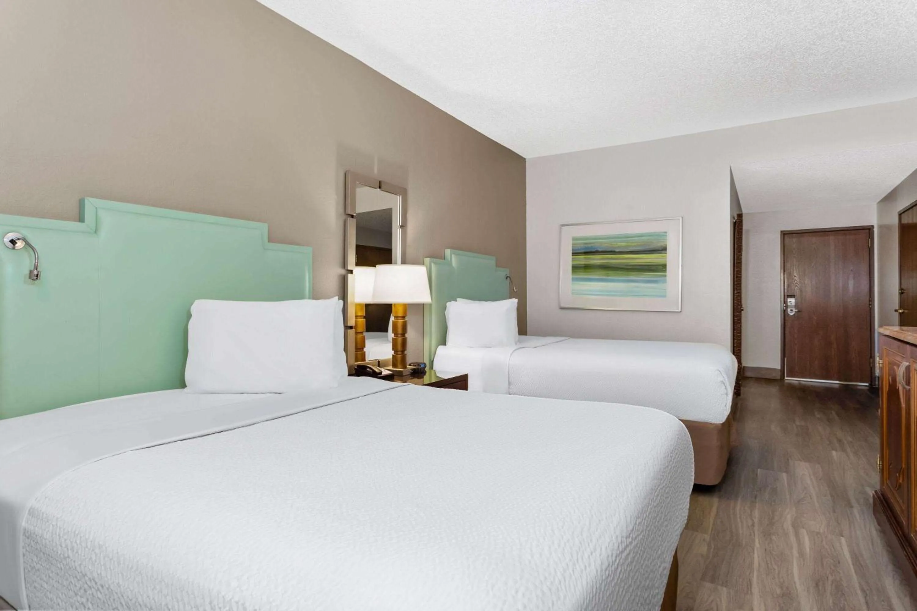 Photo of the whole room, Bed in Baymont by Wyndham Orlando-International Dr-Universal Blvd
