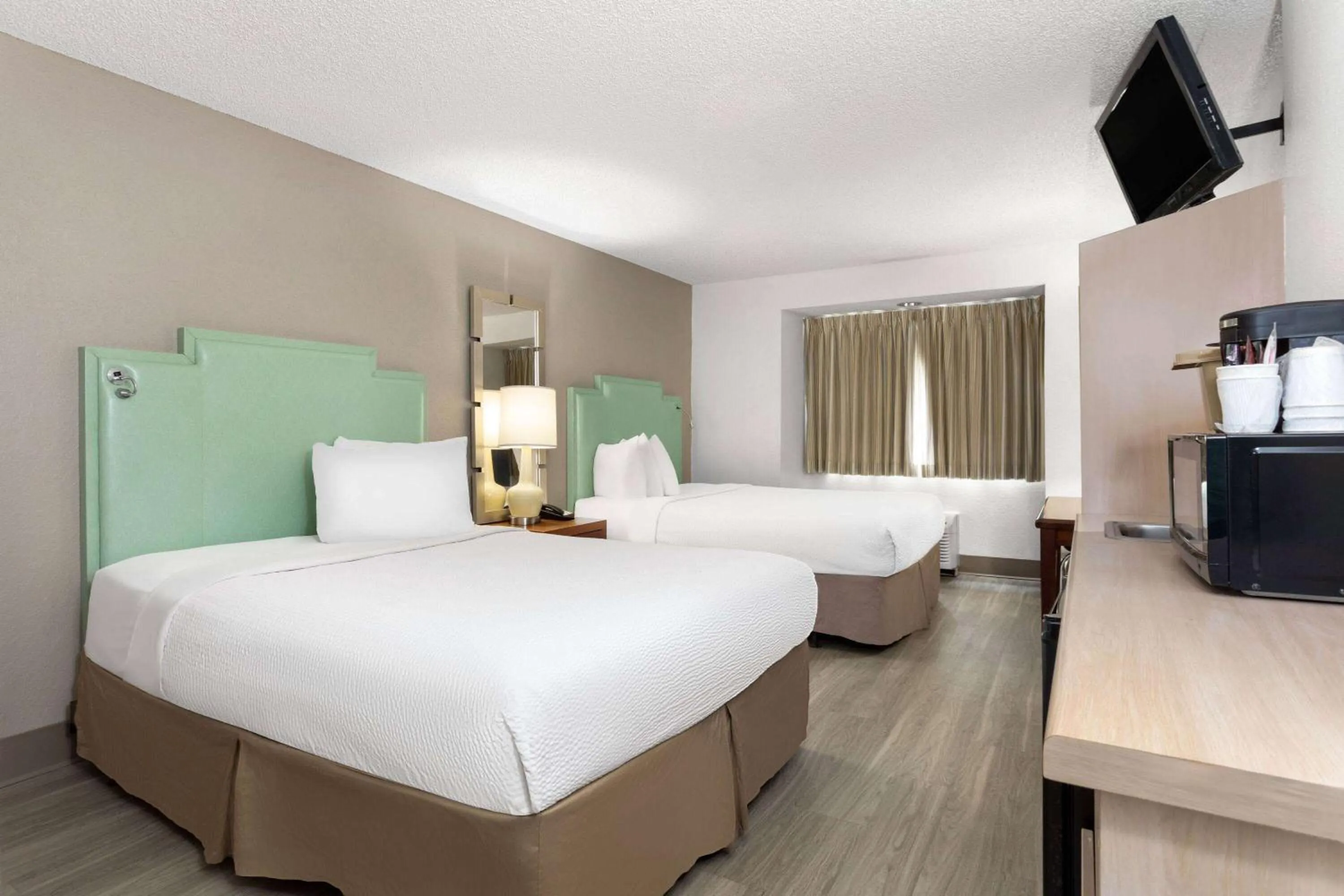 Bed in Baymont by Wyndham Orlando-International Dr-Universal Blvd