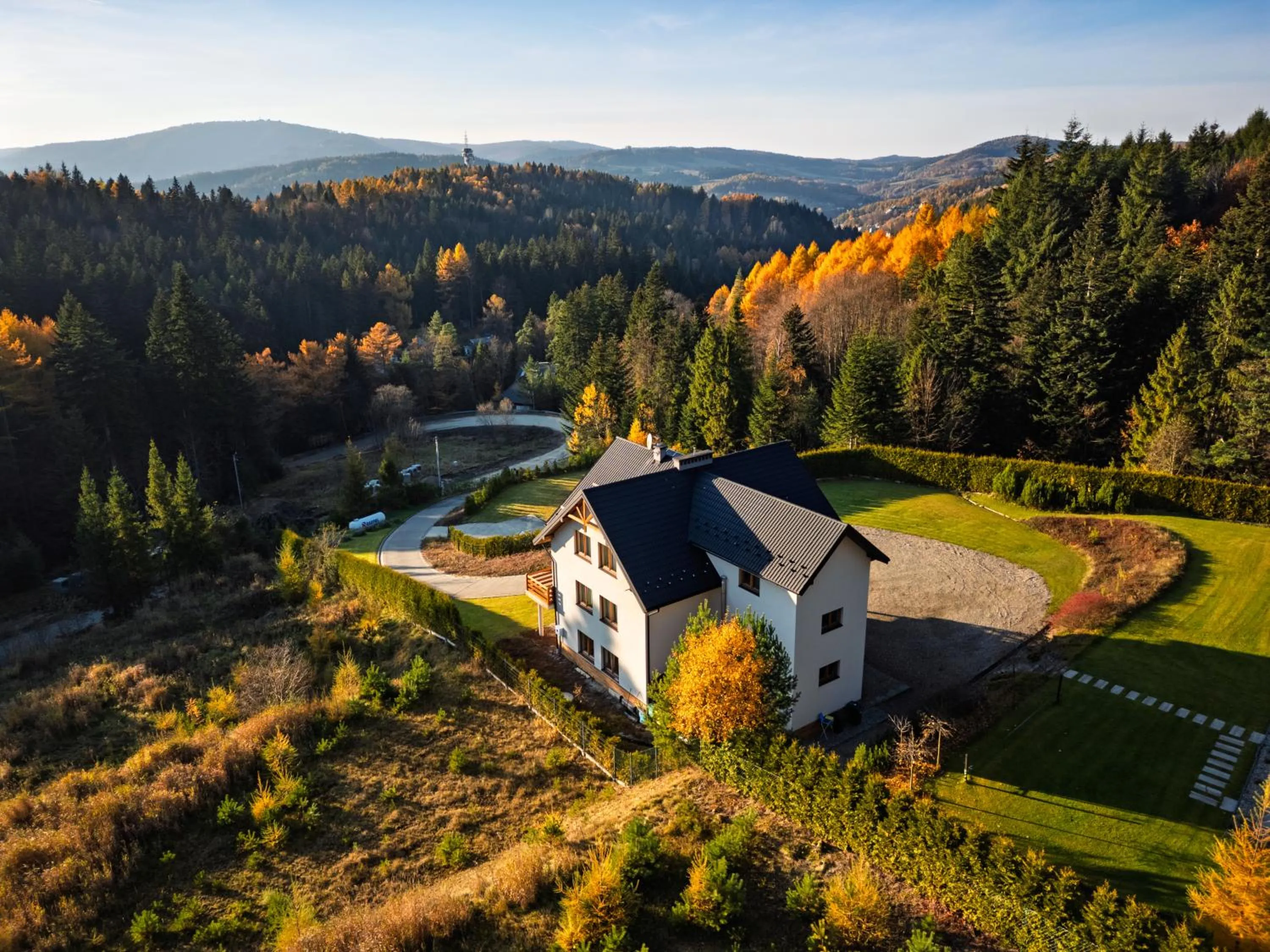 Property building in Willa Montis