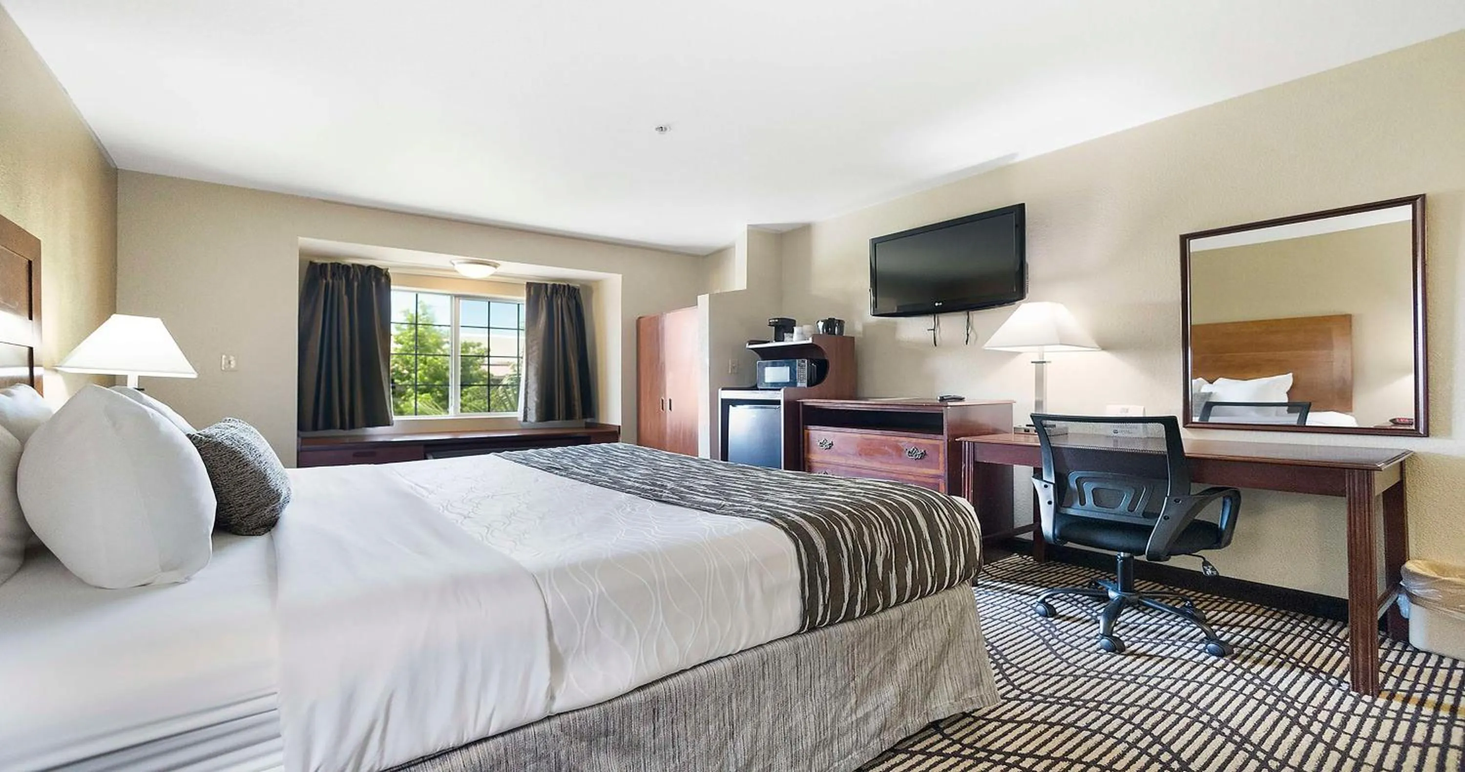Bedroom, Bed in SureStay Plus Hotel by Best Western Rocklin